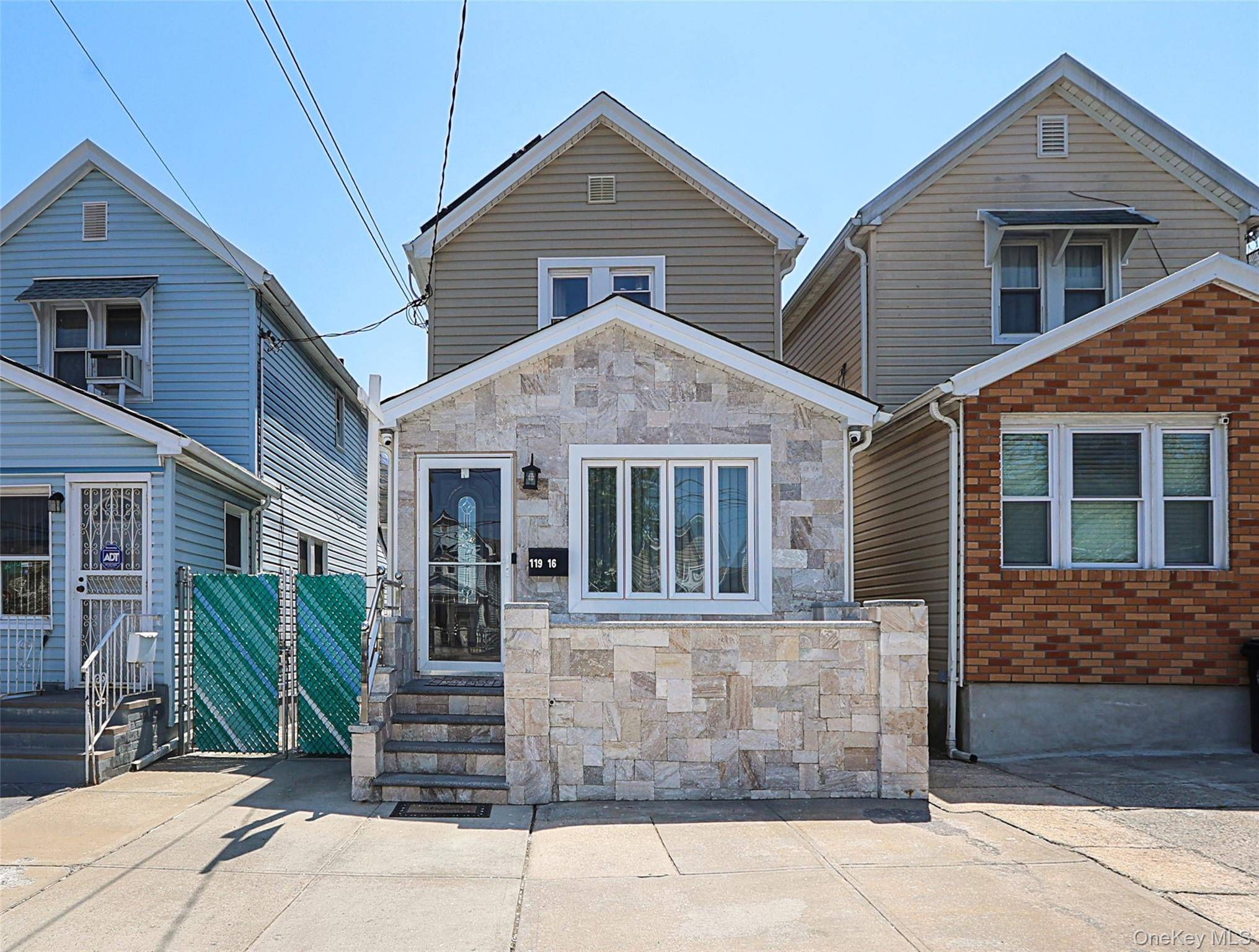 Casa com 3 Quartos à Venda em South Ozone Park - Nova Iorque - EUA - 1