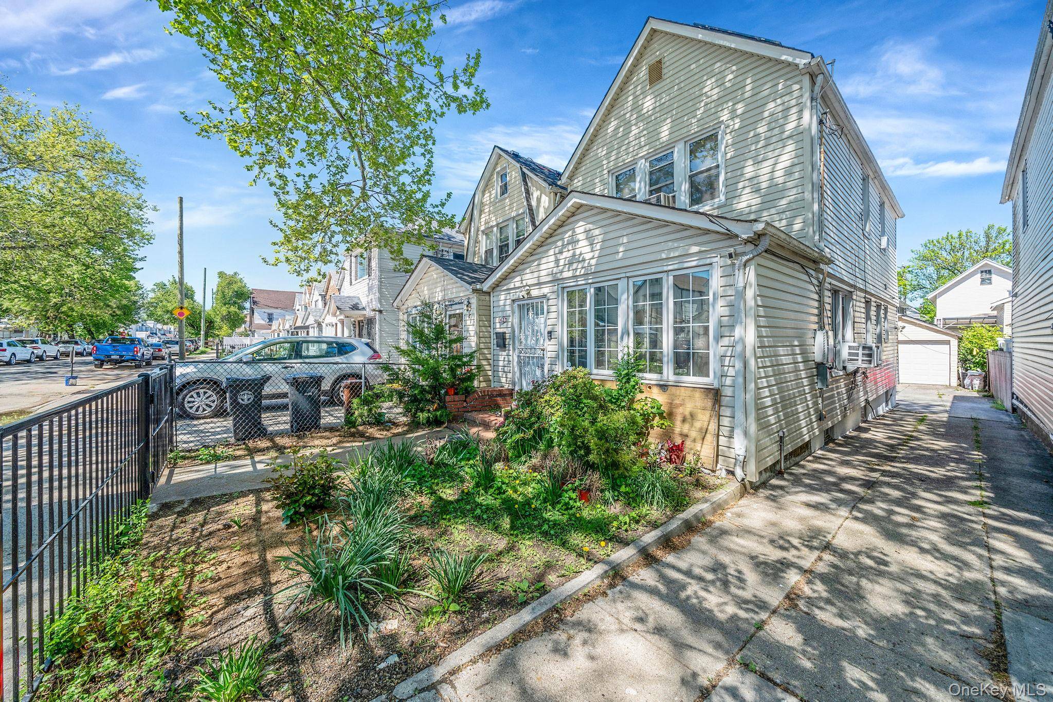Casa de 3 Dormitorios en Venta en South Ozone Park - Nueva York - EE. UU. - 1