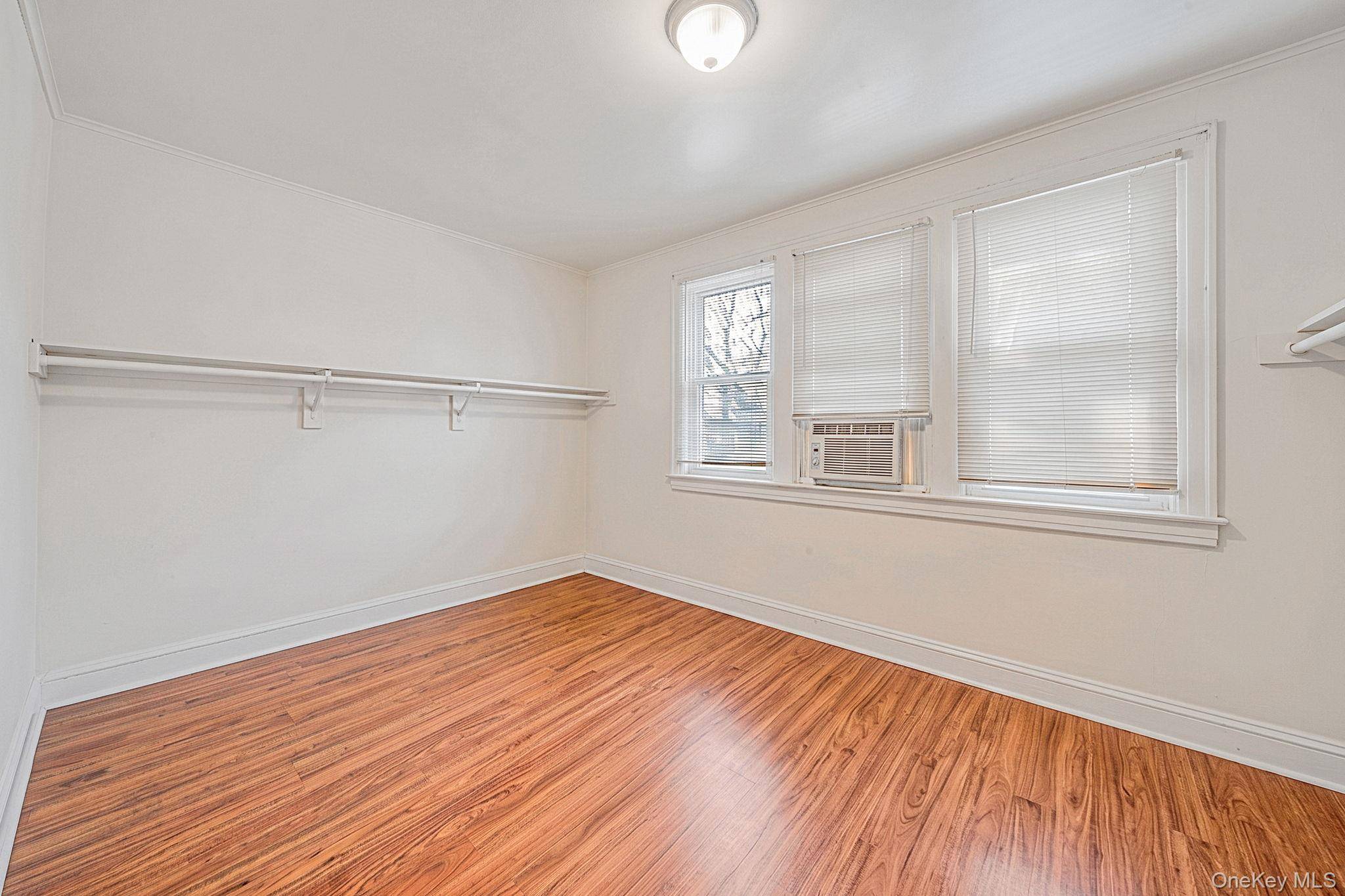 Casa de 3 Dormitorios en Venta en South Ozone Park - Nueva York - EE. UU. - 8