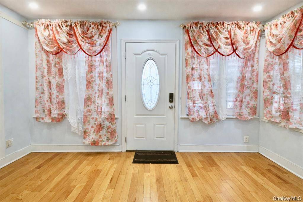 Casa com 3 Quartos à Venda em South Ozone Park - Nova Iorque - EUA - 2