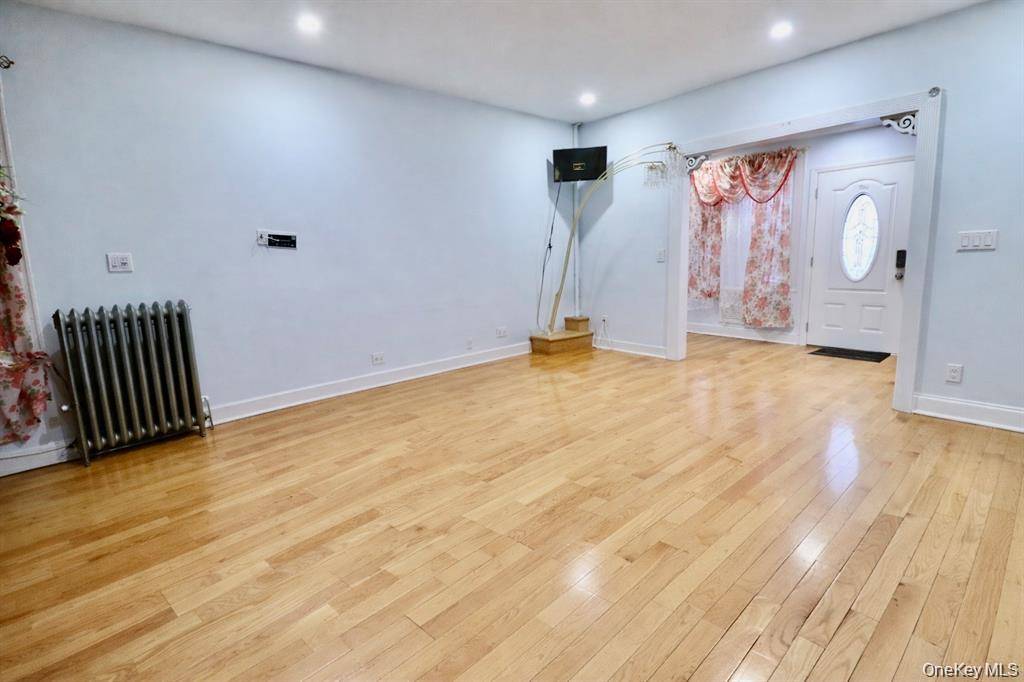 Casa com 3 Quartos à Venda em South Ozone Park - Nova Iorque - EUA - 3