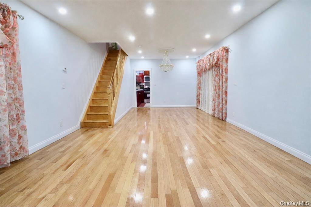 Casa com 3 Quartos à Venda em South Ozone Park - Nova Iorque - EUA - 4