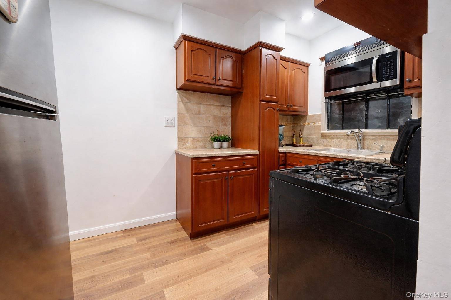 3 Bedroom Home for Sale in Springfield Gardens - New York - USA - 8