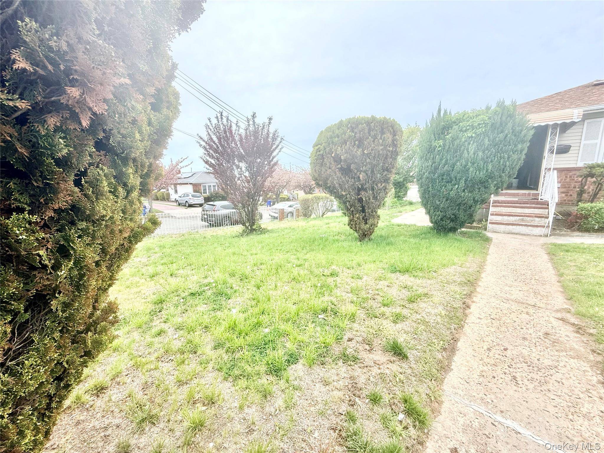 Casa com 3 Quartos à Venda em Springfield Gardens - Nova Iorque - EUA - 2
