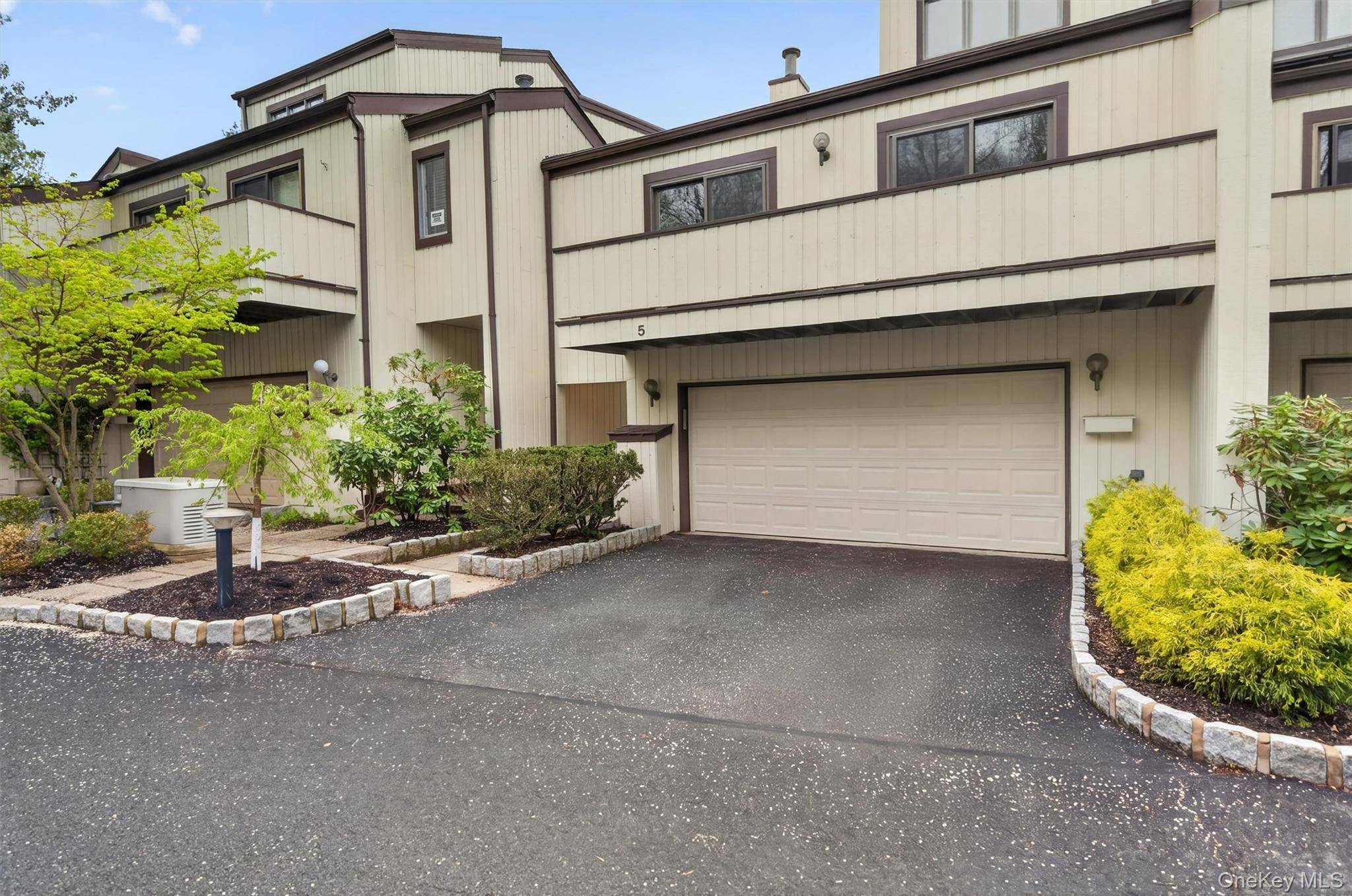 3 Bedroom Home for Sale in Suffern - New York - USA - 1