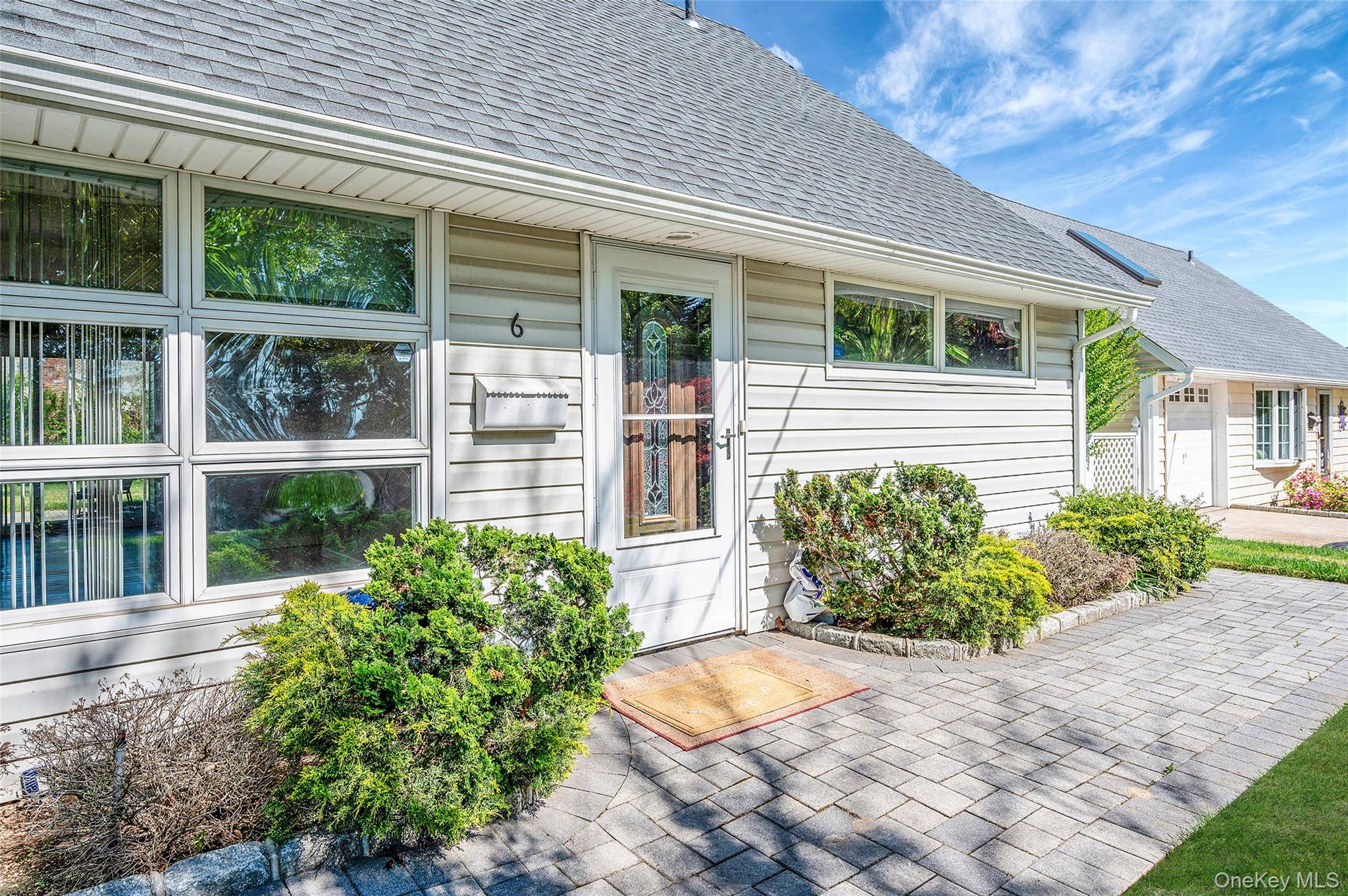 Casa de 3 Dormitorios en Venta en Syosset - Nueva York - EE. UU. - 2