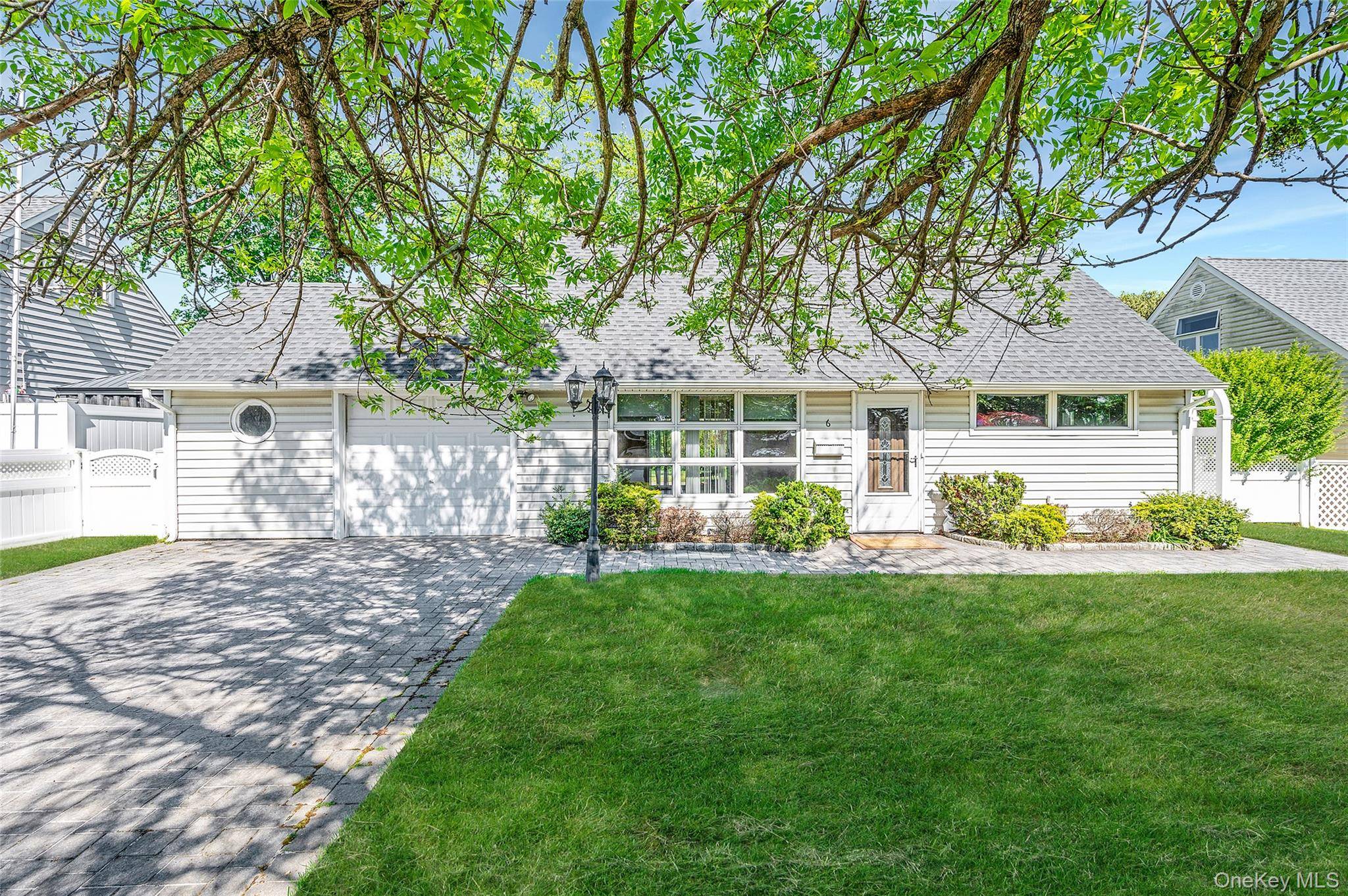 Casa de 3 Dormitorios en Venta en Syosset - Nueva York - EE. UU. - 4