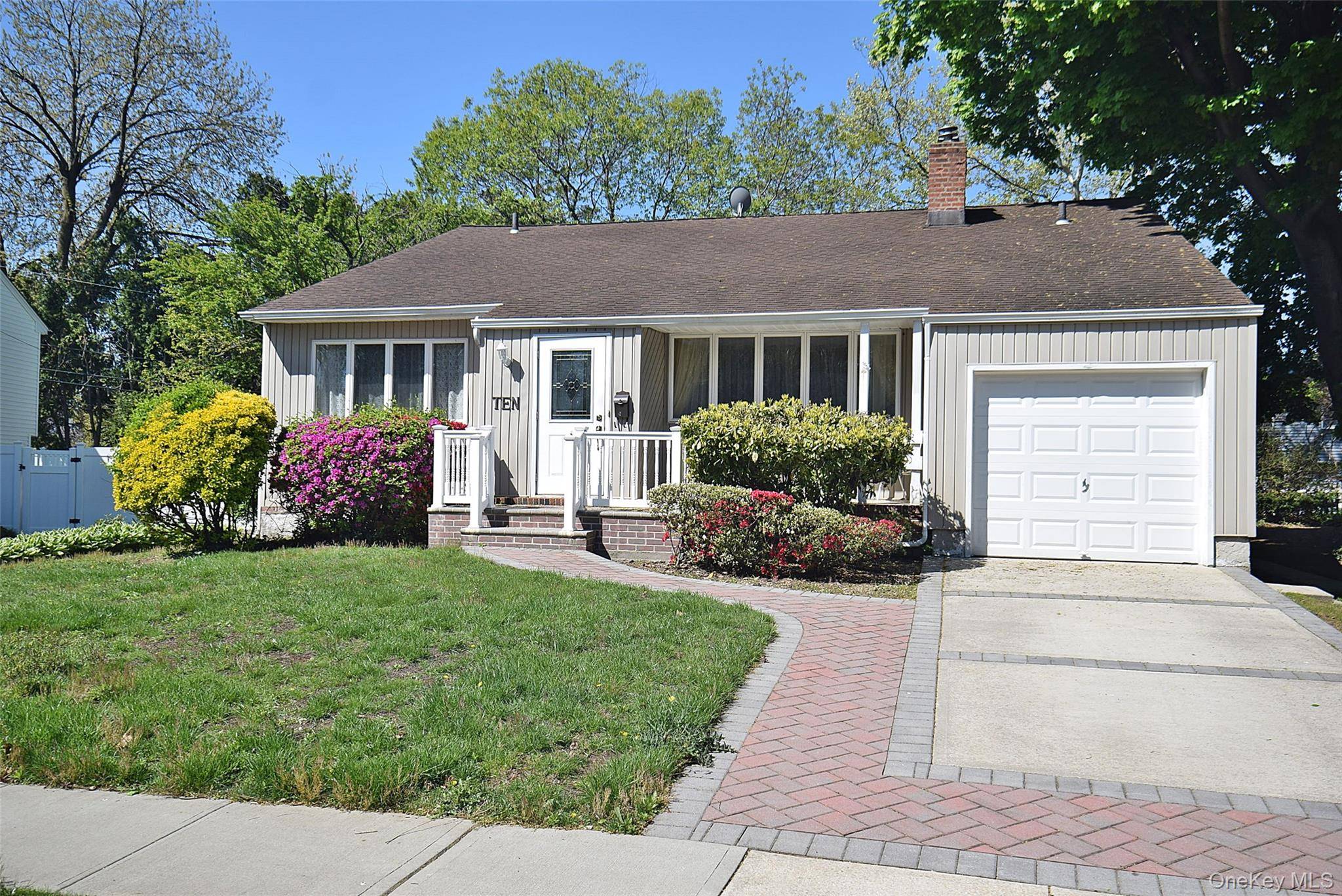 Casa com 3 Quartos à Venda em Syosset - Nova Iorque - EUA - 1