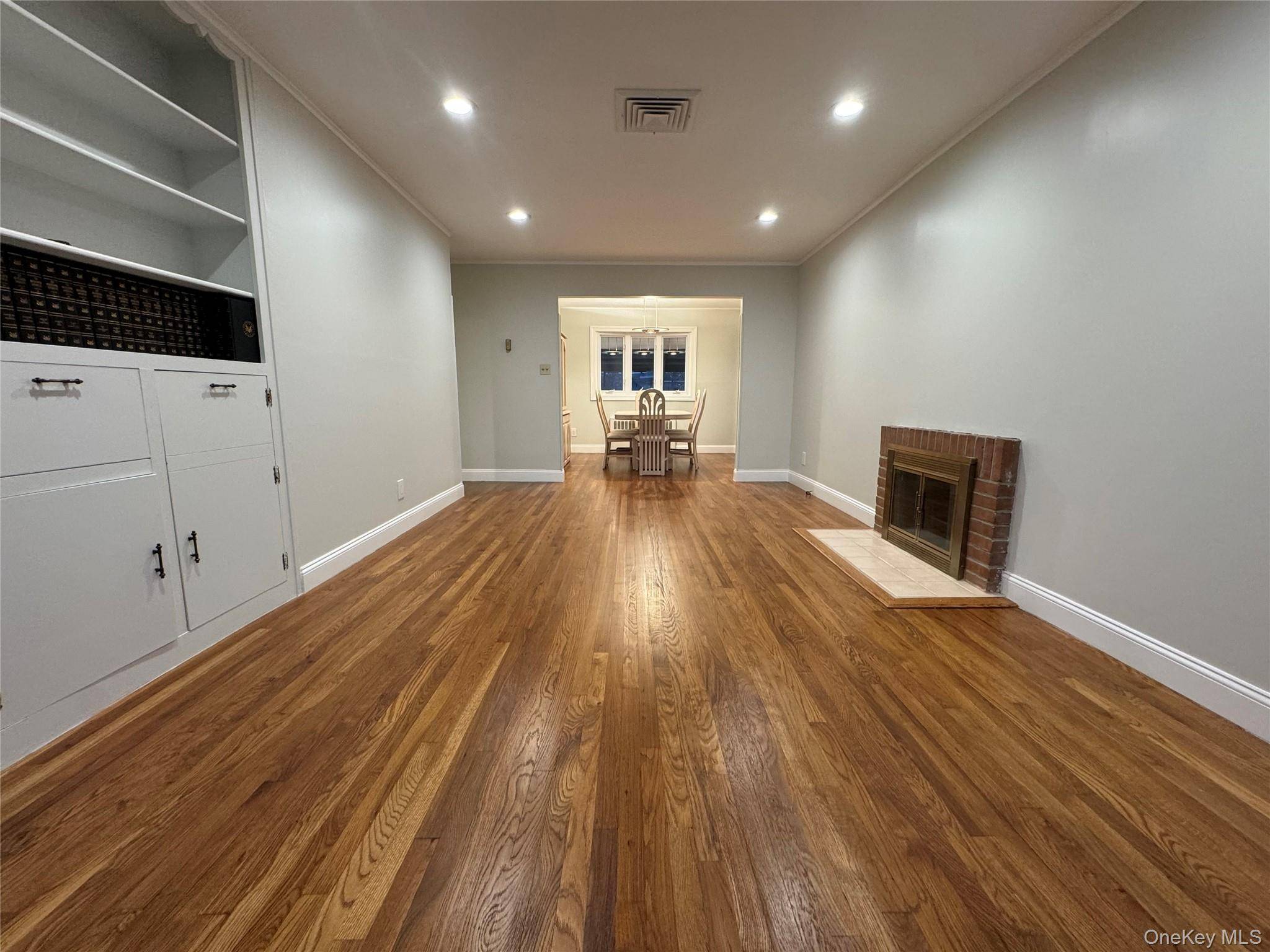 Casa com 3 Quartos à Venda em Syosset - Nova Iorque - EUA - 2