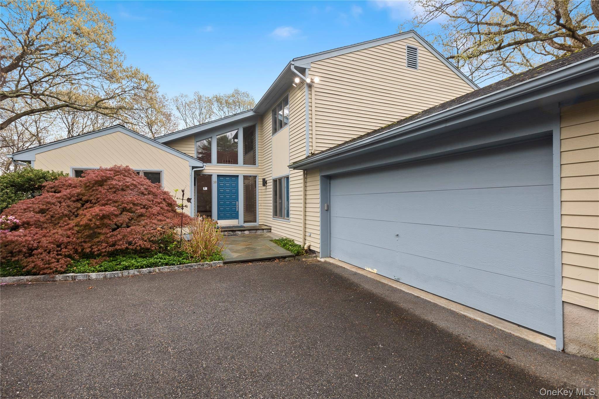 3 Bedroom Home for Sale in Thornwood - New York - USA - 2