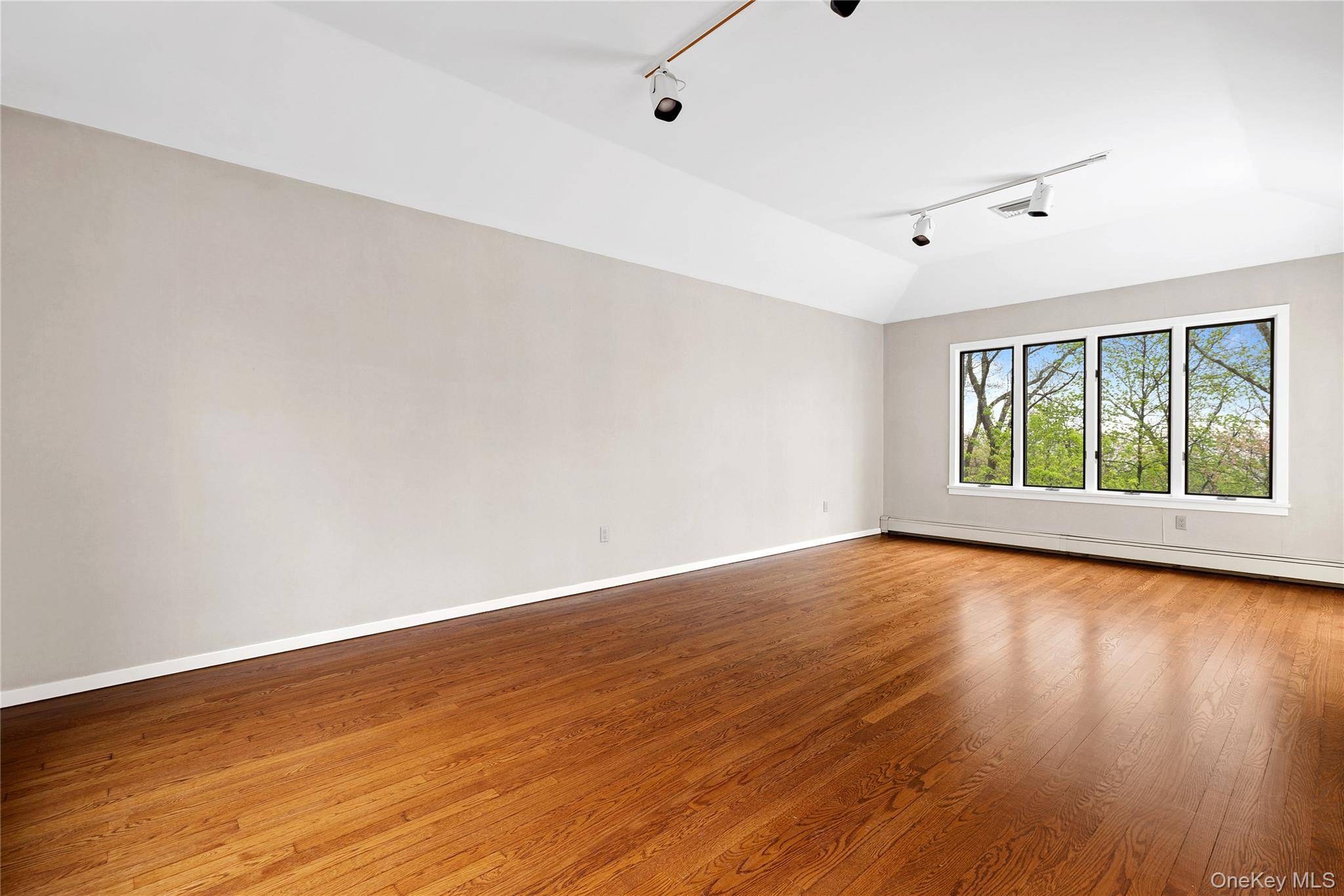 3 Bedroom Home for Sale in Thornwood - New York - USA - 5