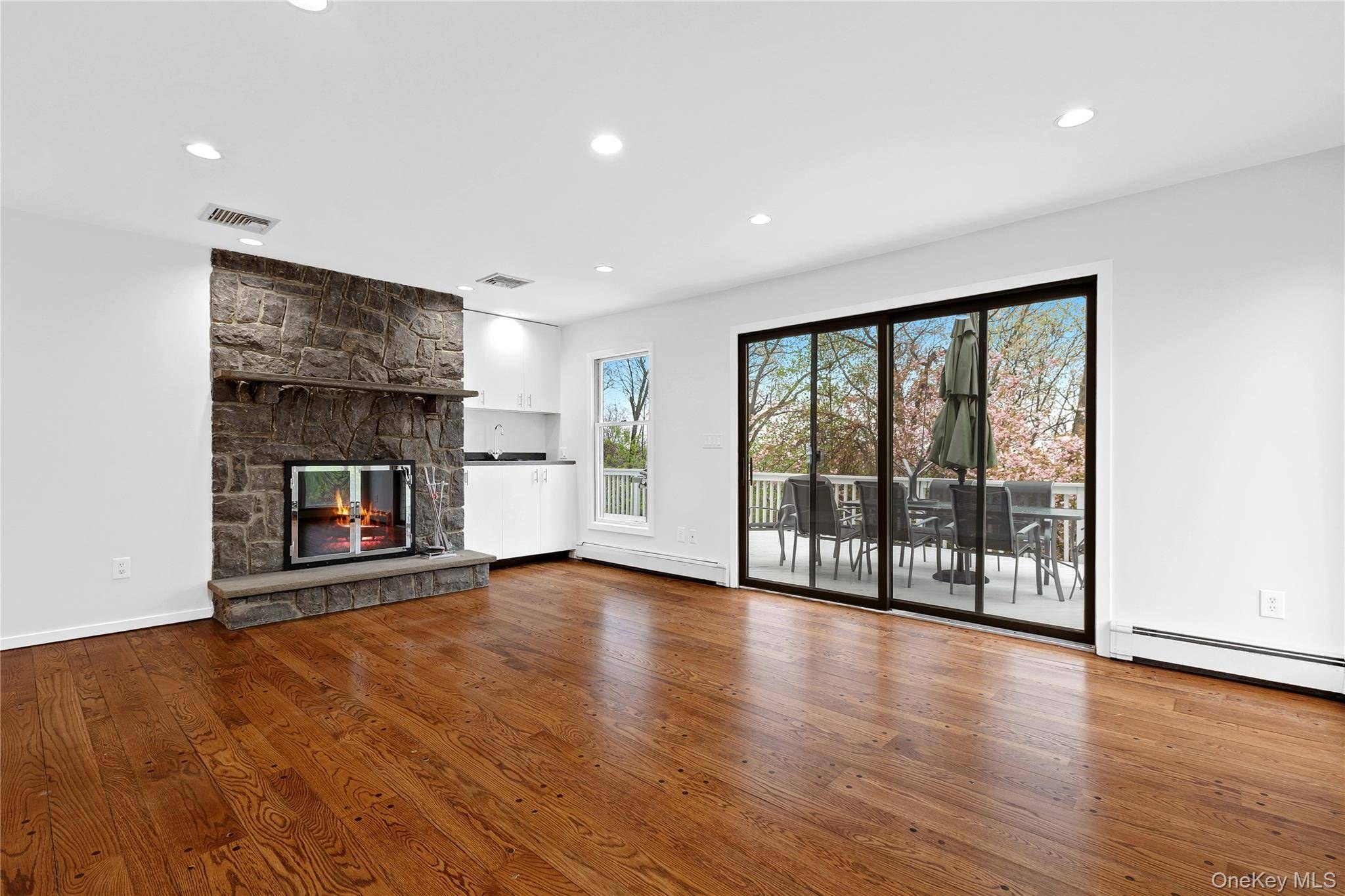 3 Bedroom Home for Sale in Thornwood - New York - USA - 7