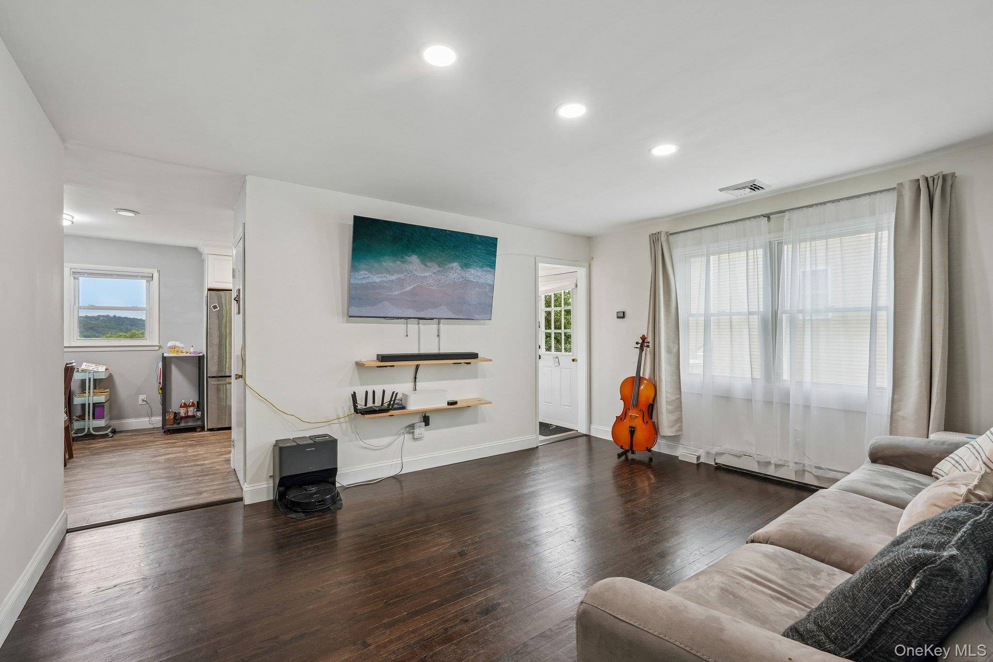 3 Bedroom Home for Sale in Thornwood - New York - USA - 3
