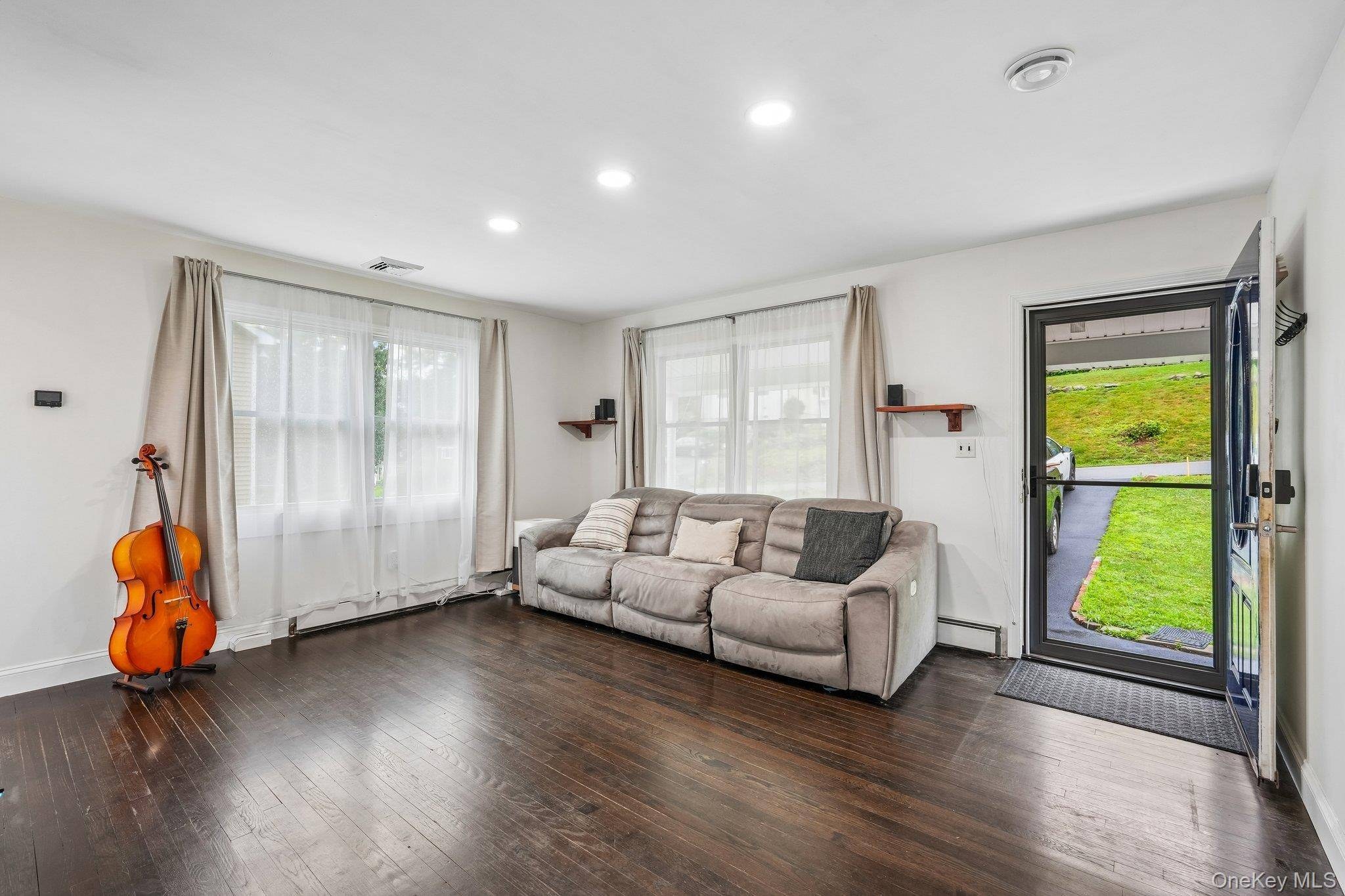3 Bedroom Home for Sale in Thornwood - New York - USA - 4