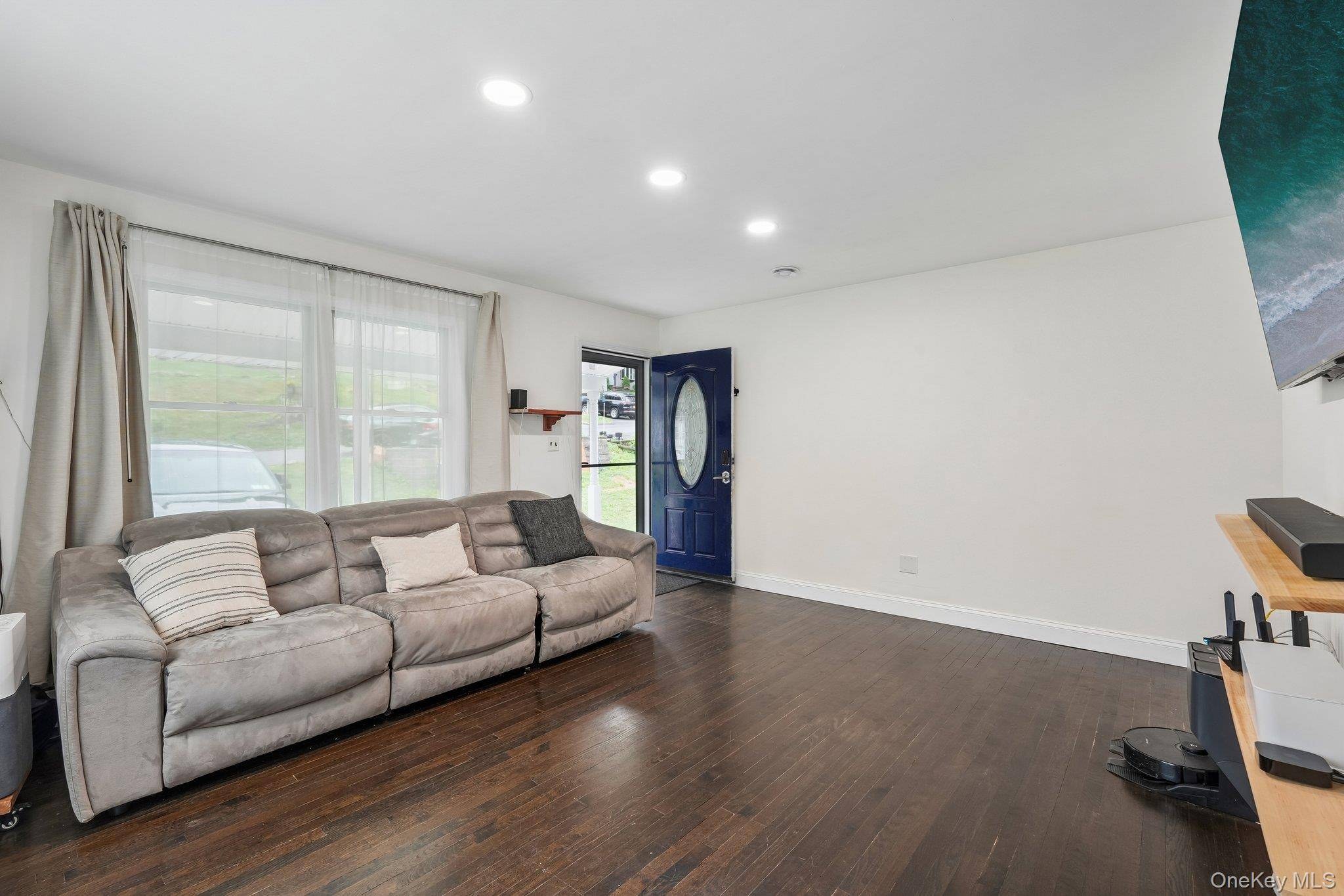 3 Bedroom Home for Sale in Thornwood - New York - USA - 6