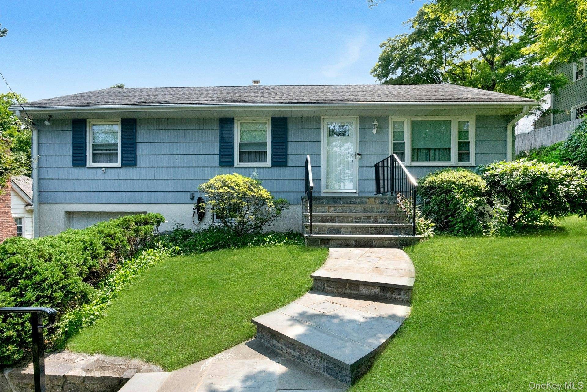 3 Bedroom Home for Sale in Thornwood - New York - USA - 2