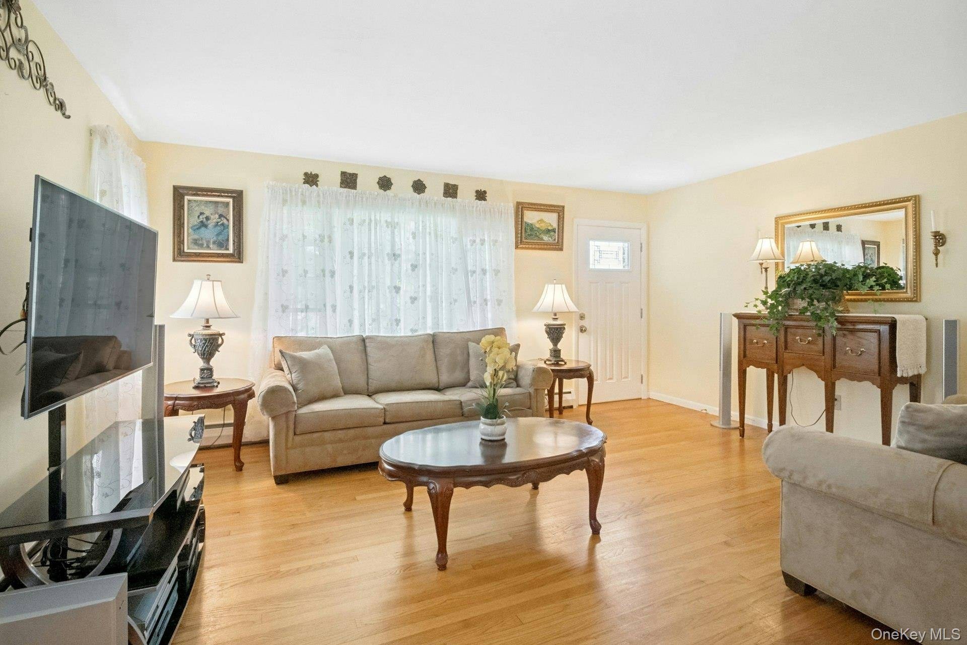 3 Bedroom Home for Sale in Thornwood - New York - USA - 6