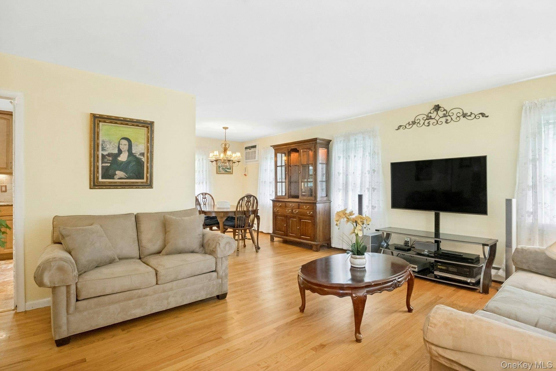 3 Bedroom Home for Sale in Thornwood - New York - USA - 7