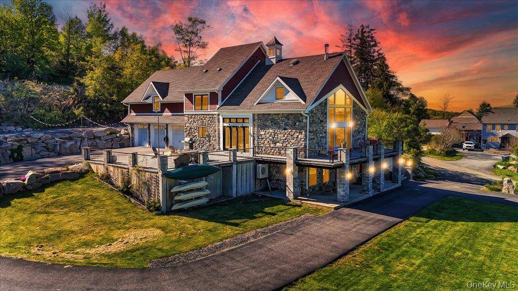 Casa de 3 Dormitorios en Venta en Tuxedo Park - Nueva York - EE. UU. - 1