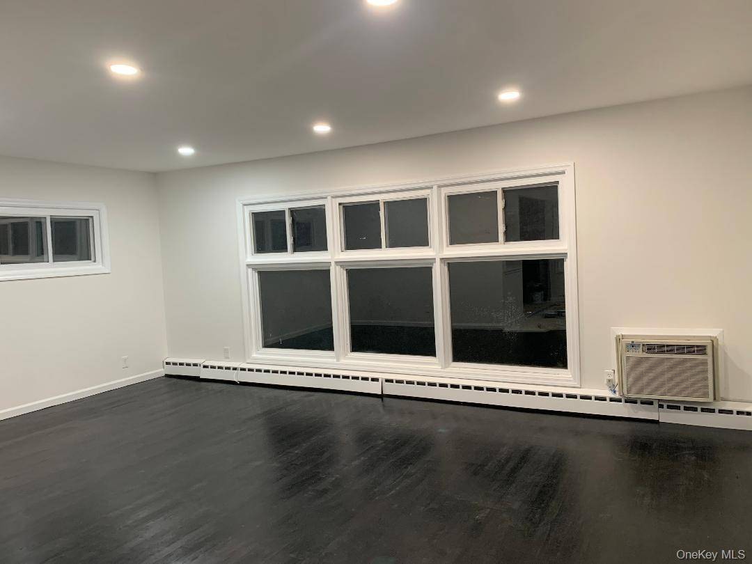 Casa com 3 Quartos à Venda em Uniondale - Nova Iorque - EUA - 4