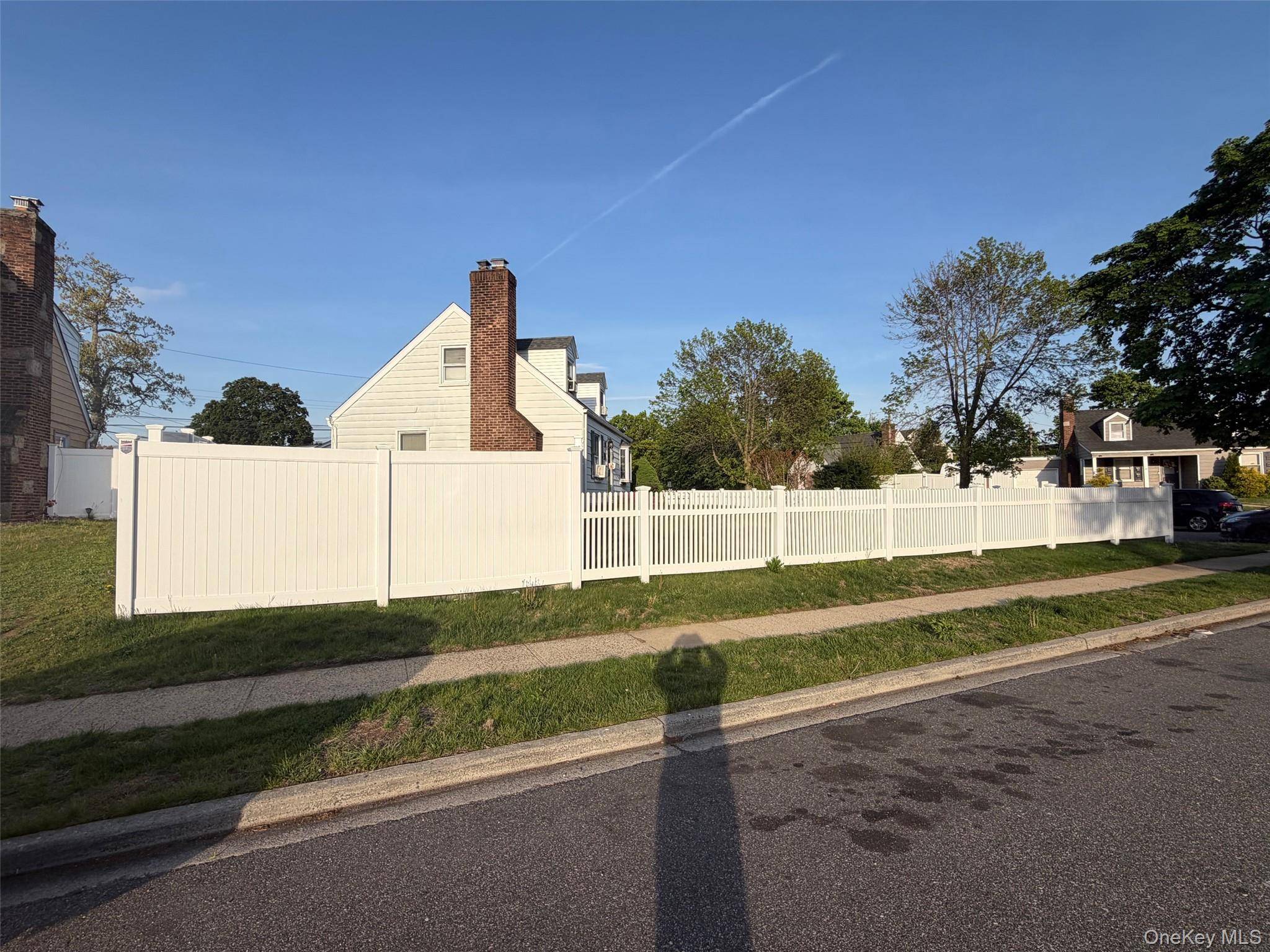 Casa de 3 Dormitorios en Venta en Uniondale - Nueva York - EE. UU. - 6