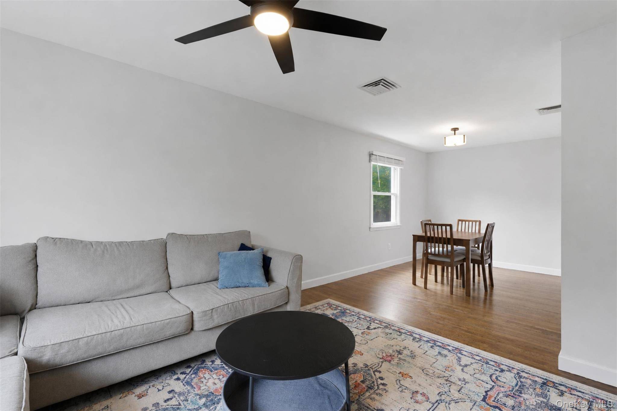 Casa com 3 Quartos à Venda em Wappingers Falls - Nova Iorque - EUA - 8
