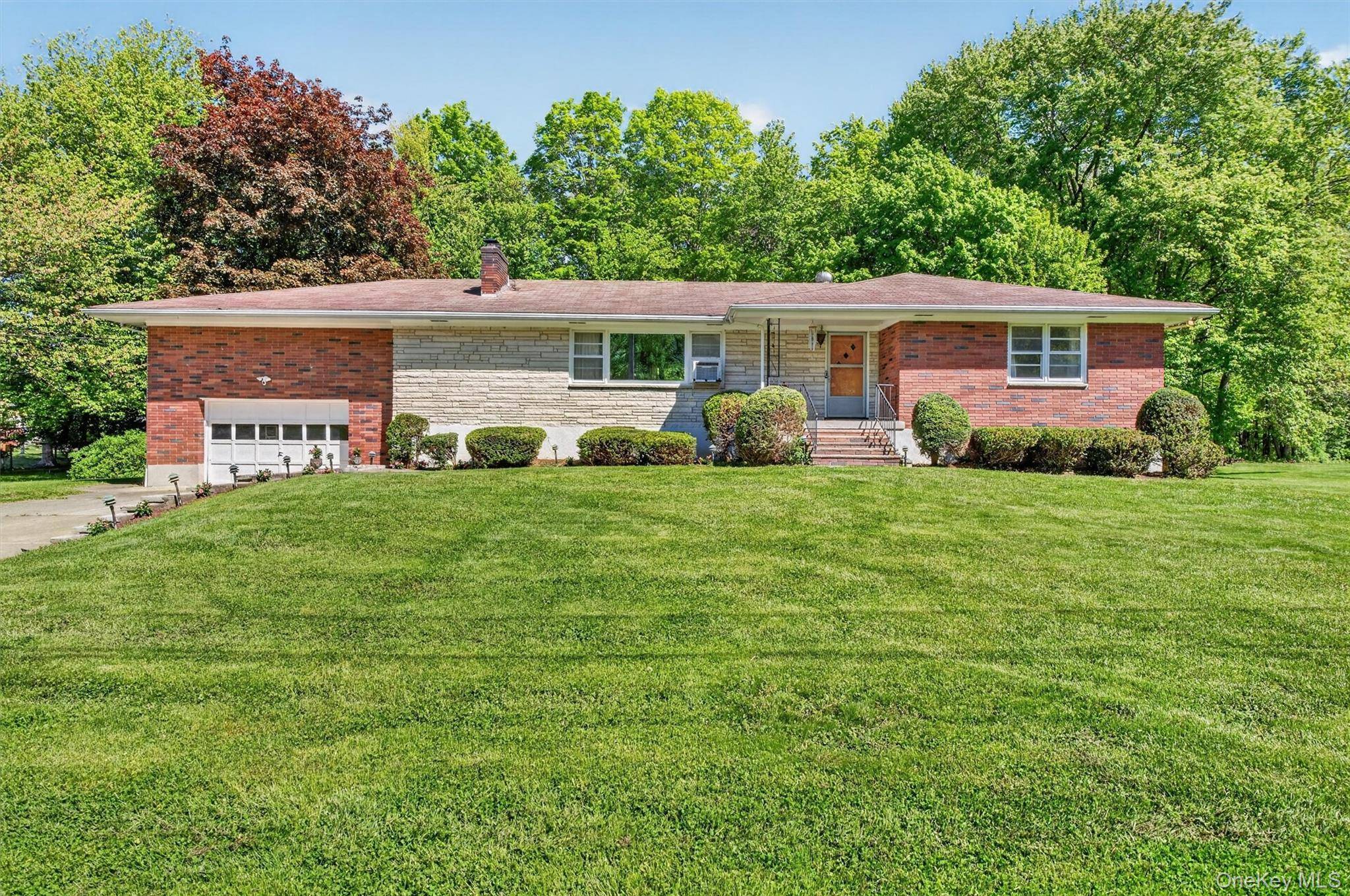 Casa de 3 Dormitorios en Venta en Wappingers Falls - Nueva York - EE. UU. - 1