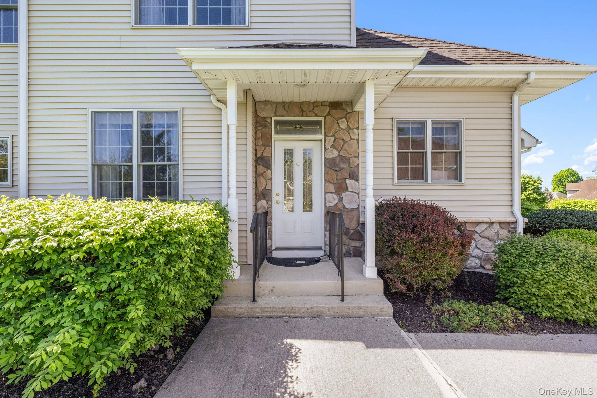 Casa com 3 Quartos à Venda em Wappingers Falls - Nova Iorque - EUA - 1
