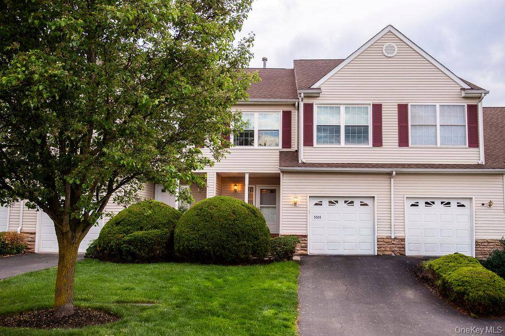 Casa com 3 Quartos à Venda em Wappingers Falls - Nova Iorque - EUA - 1