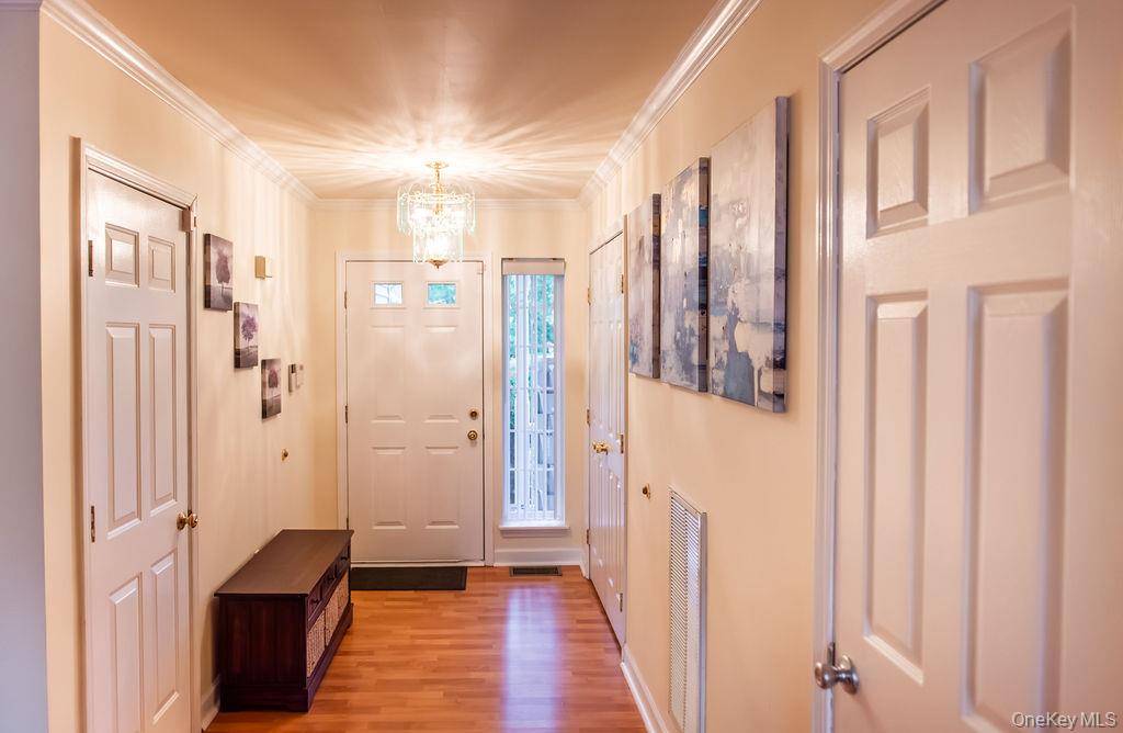 Casa com 3 Quartos à Venda em Wappingers Falls - Nova Iorque - EUA - 2
