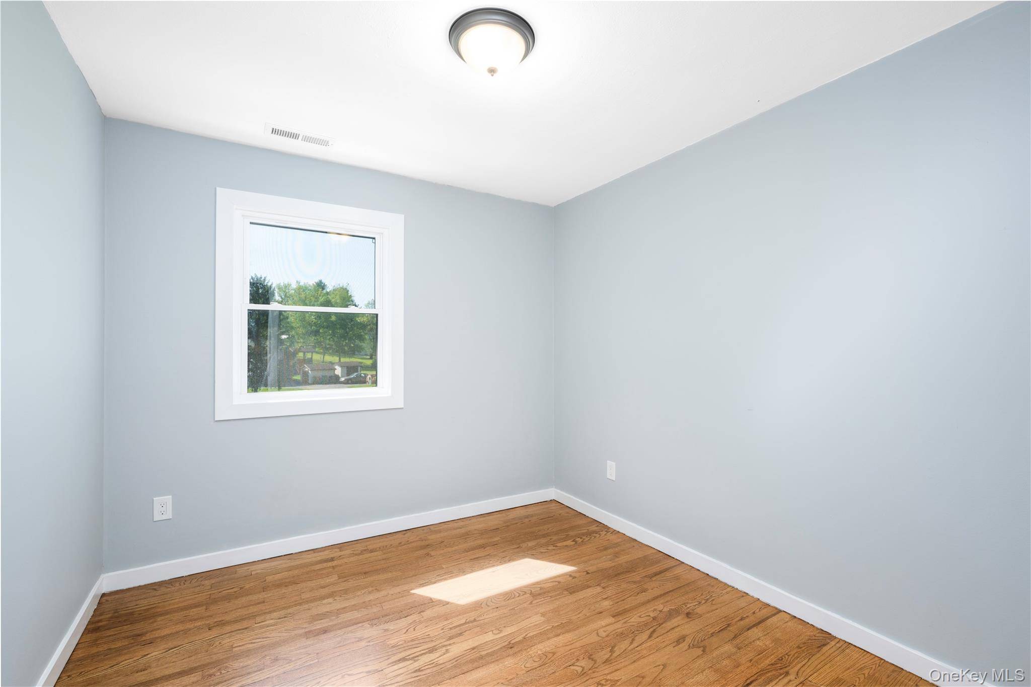 Casa com 3 Quartos à Venda em Wappingers Falls - Nova Iorque - EUA - 8