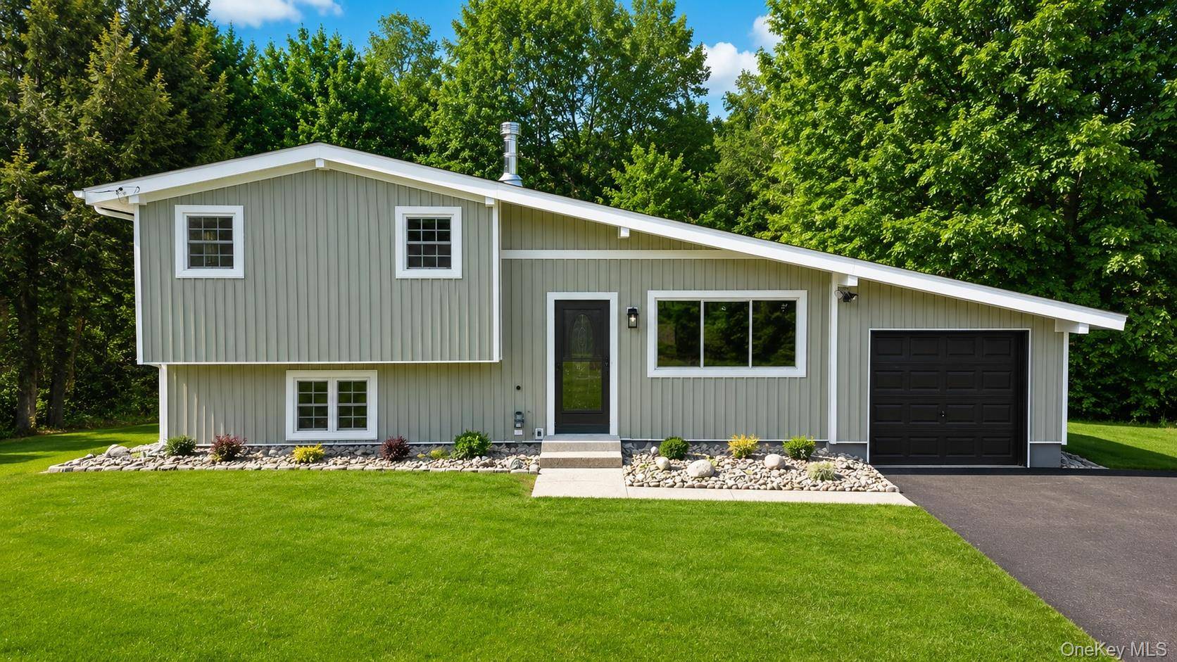 Casa com 3 Quartos à Venda em Wappingers Falls - Nova Iorque - EUA - 1