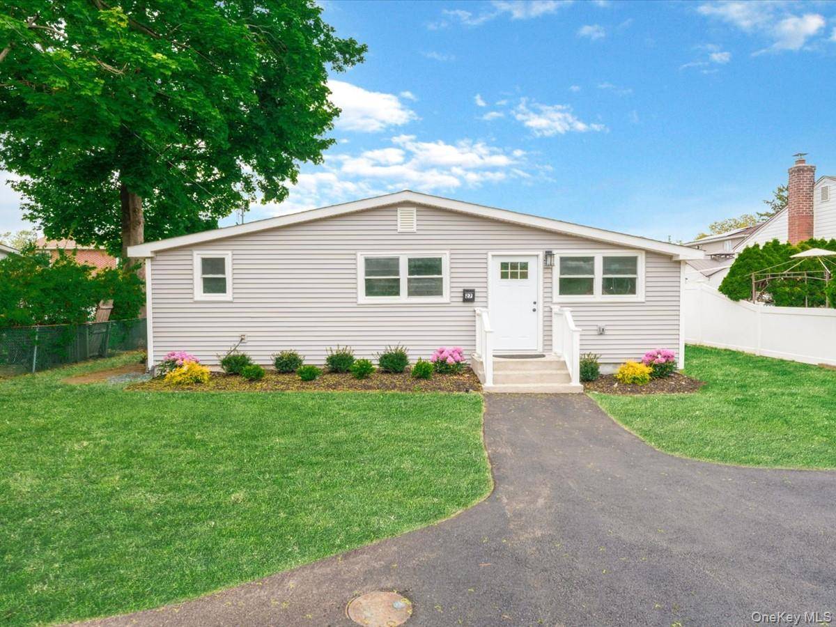 Casa com 3 Quartos à Venda em West Babylon - Nova Iorque - EUA - 1