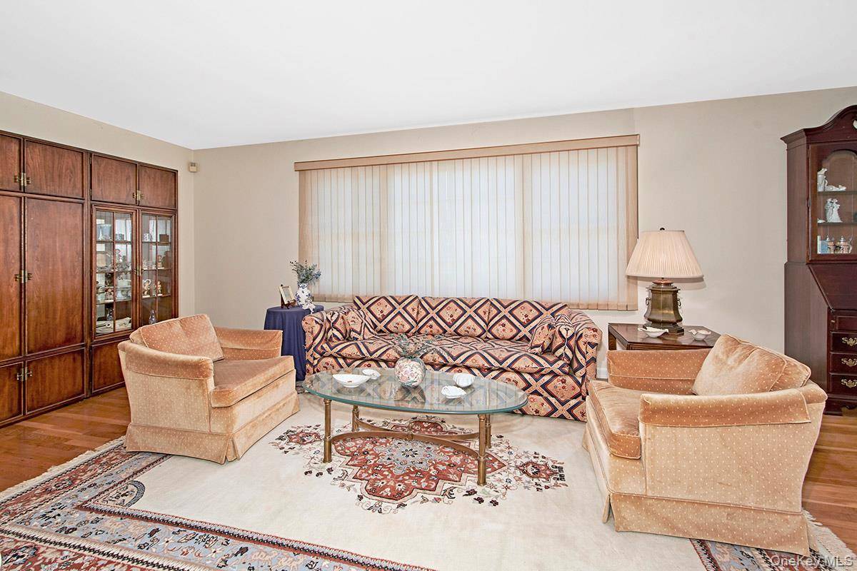 3 Bedroom Home for Sale in West Harrison - New York - USA - 4
