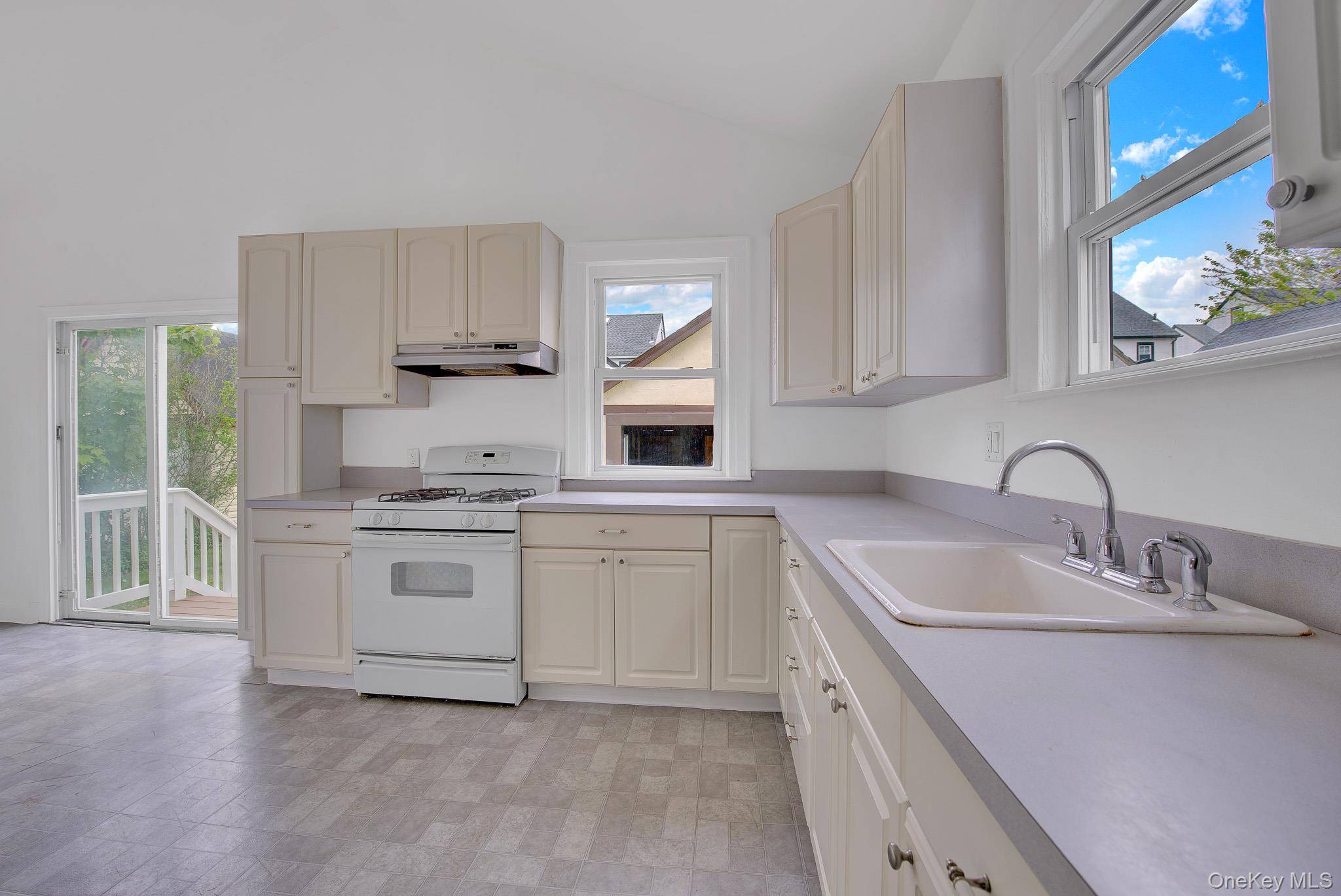 Casa de 3 Dormitorios en Venta en West Hempstead - Nueva York - EE. UU. - 8