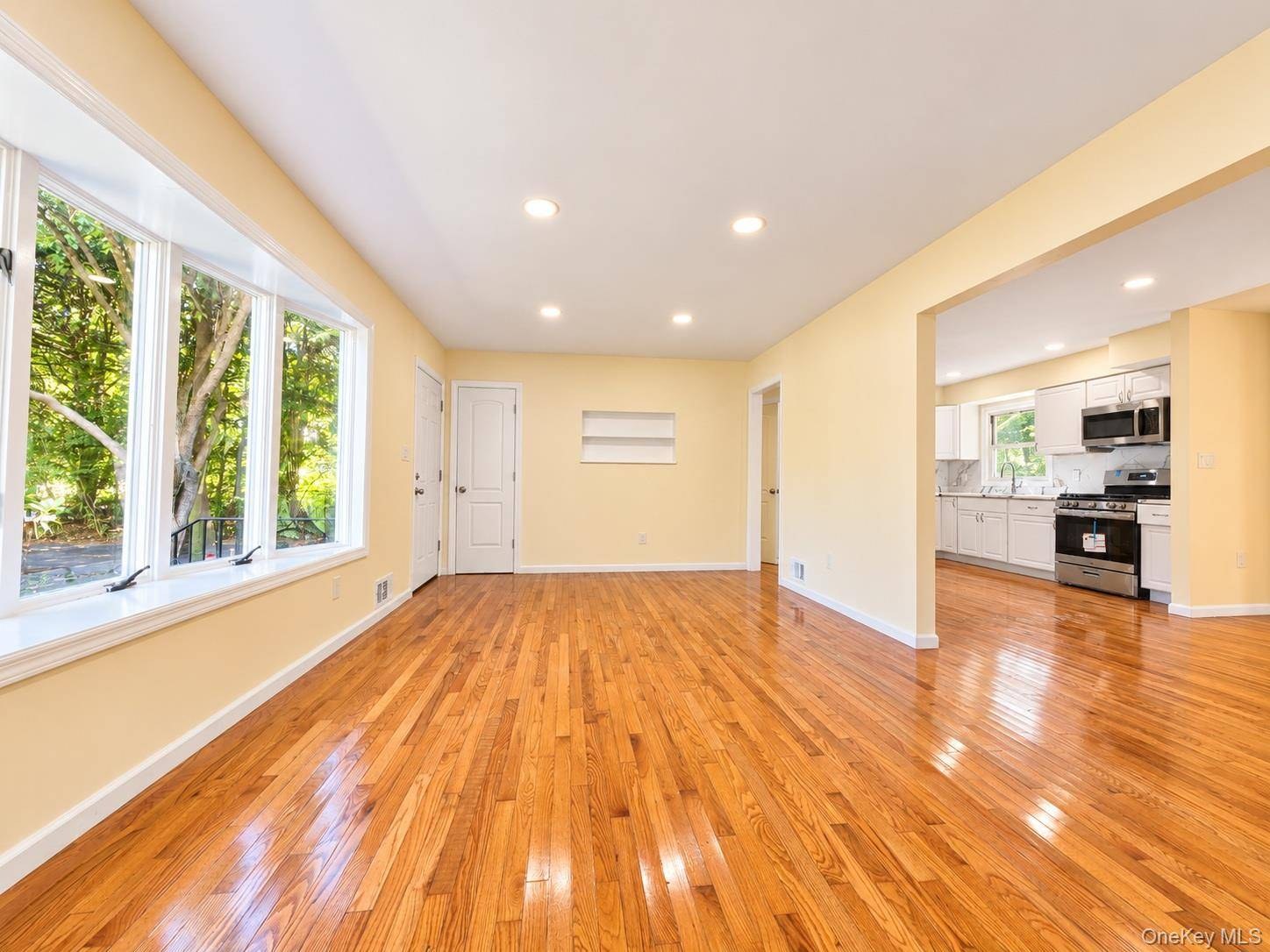 Casa com 3 Quartos à Venda em West Nyack - Nova Iorque - EUA - 4