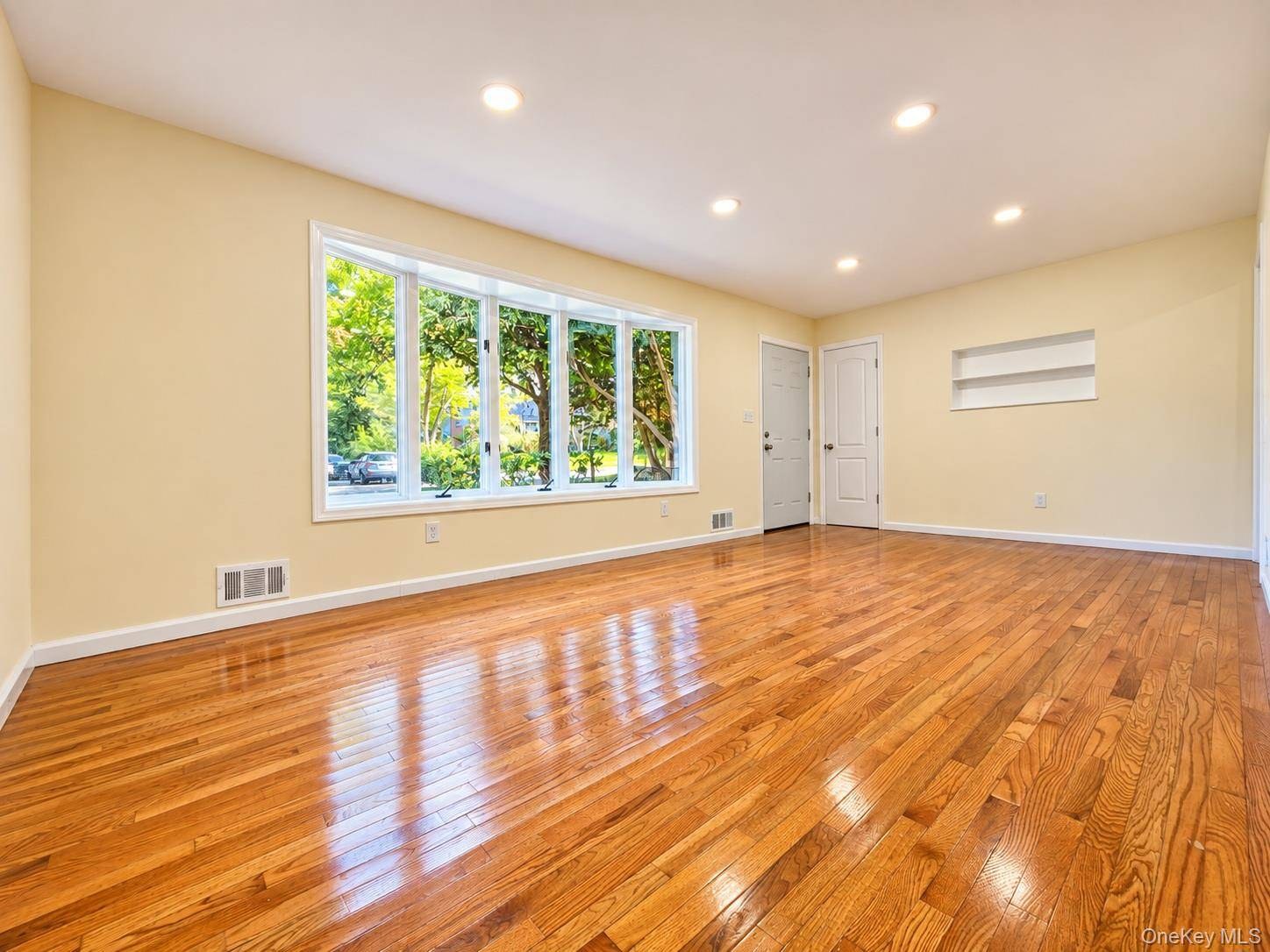 Casa com 3 Quartos à Venda em West Nyack - Nova Iorque - EUA - 6