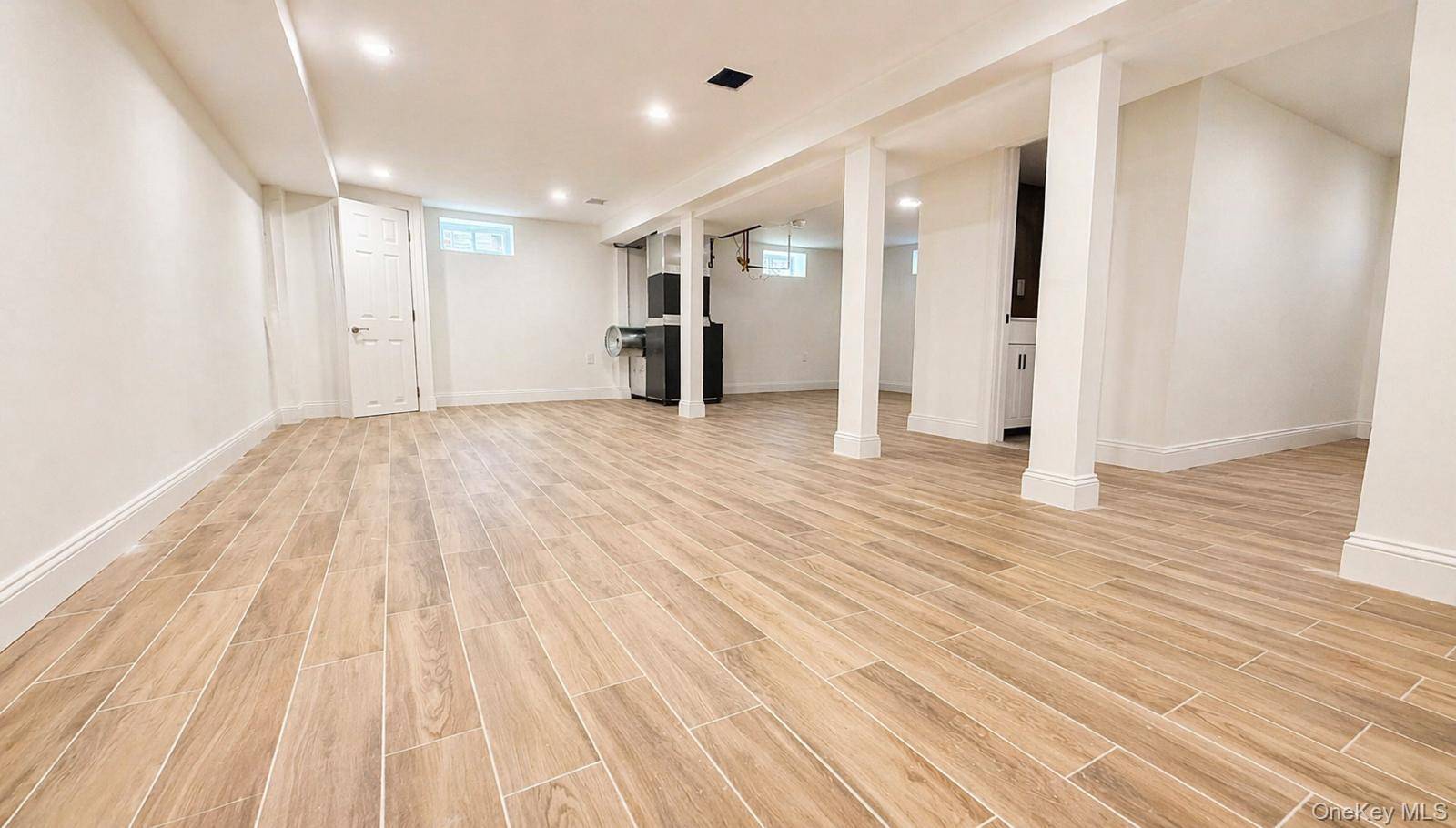 3 Bedroom Home for Sale in Westbury - New York - USA - 5