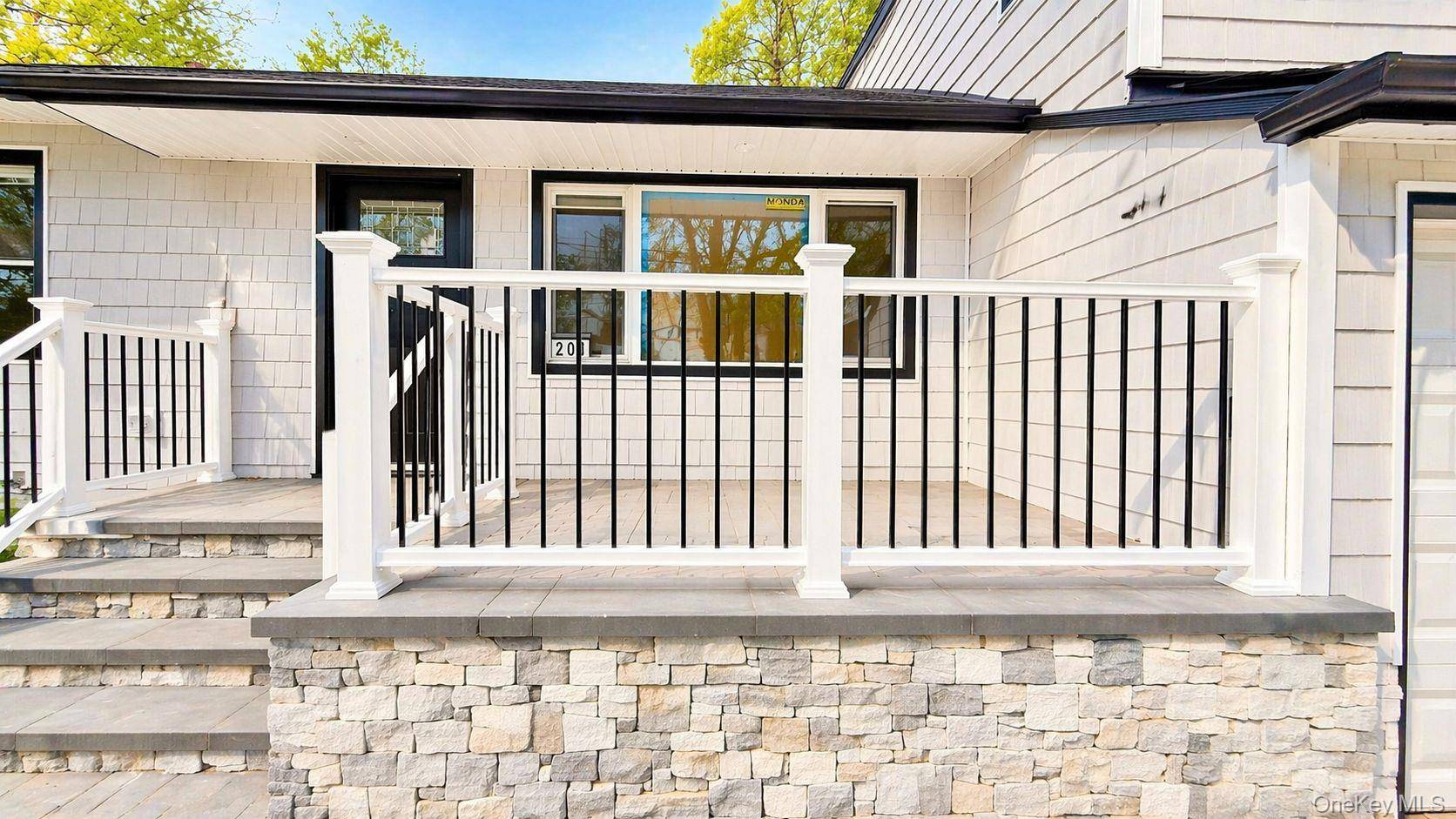 3 Bedroom Home for Sale in Westbury - New York - USA - 6
