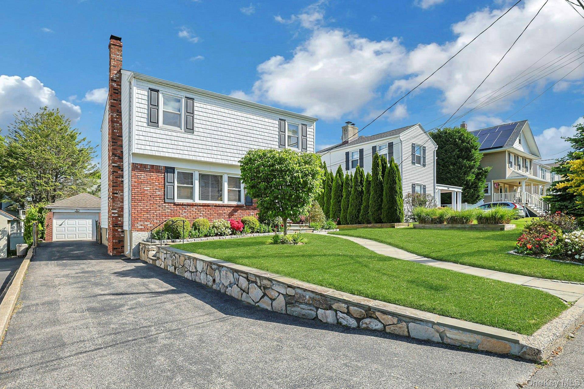 3 Bedroom Home for Sale in White Plains - New York - USA - 2