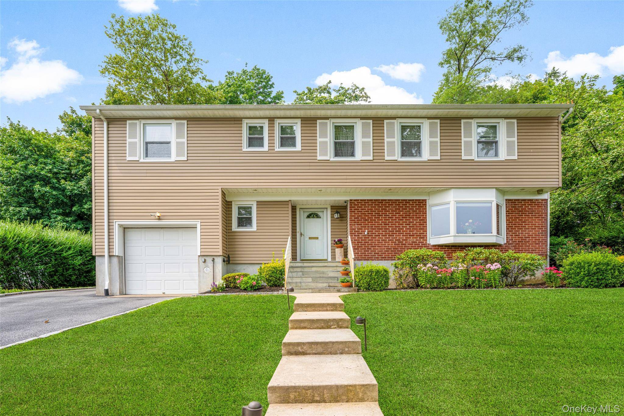Casa com 3 Quartos à Venda em White Plains - Nova Iorque - EUA - 1