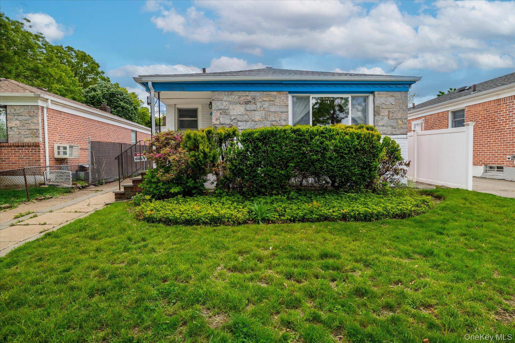 Casa de 3 Dormitorios en Venta en Whitestone - Nueva York - EE. UU. - 2
