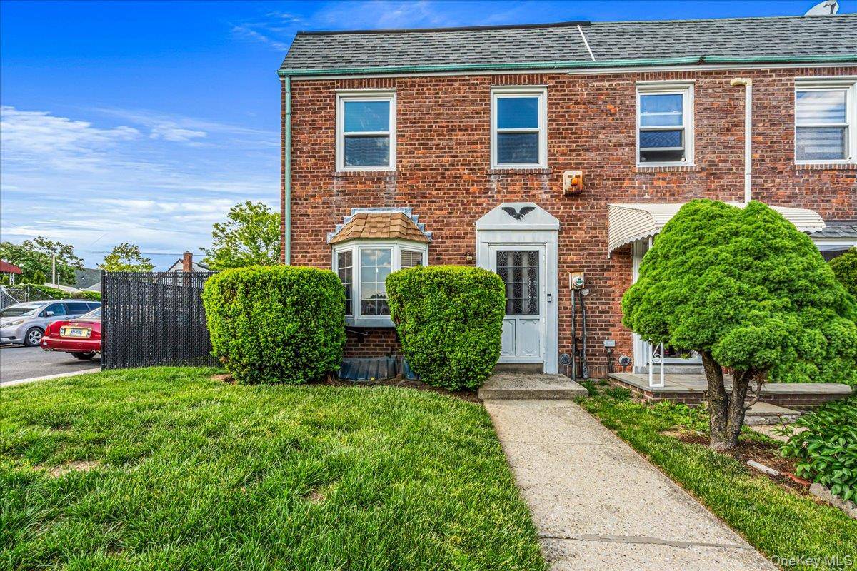 Casa de 3 Dormitorios en Venta en Whitestone - Nueva York - EE. UU. - 1