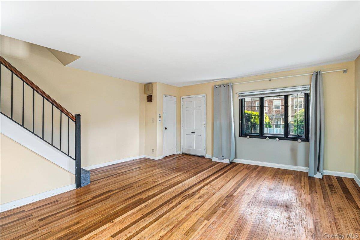 Casa de 3 Dormitorios en Venta en Whitestone - Nueva York - EE. UU. - 5