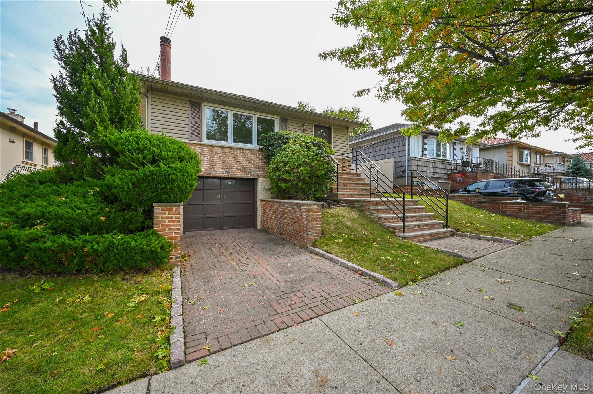 Casa de 3 Dormitorios en Venta en Whitestone - Nueva York - EE. UU. - 2