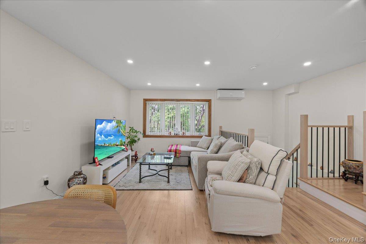 Casa com 3 Quartos à Venda em Whitestone - Nova Iorque - EUA - 2