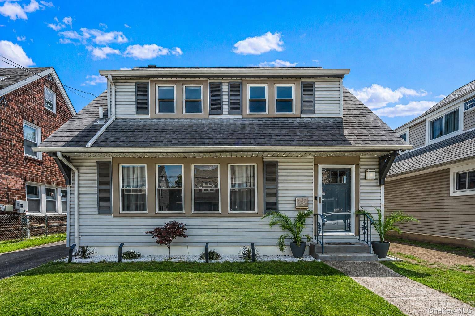 3 Bedroom Home for Sale in Williston Park - New York - USA - 1