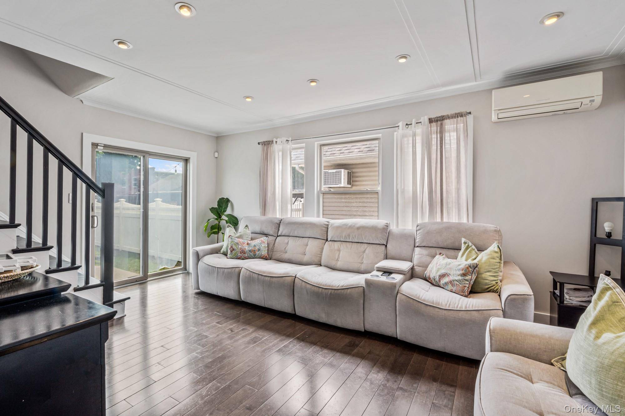 3 Bedroom Home for Sale in Williston Park - New York - USA - 3