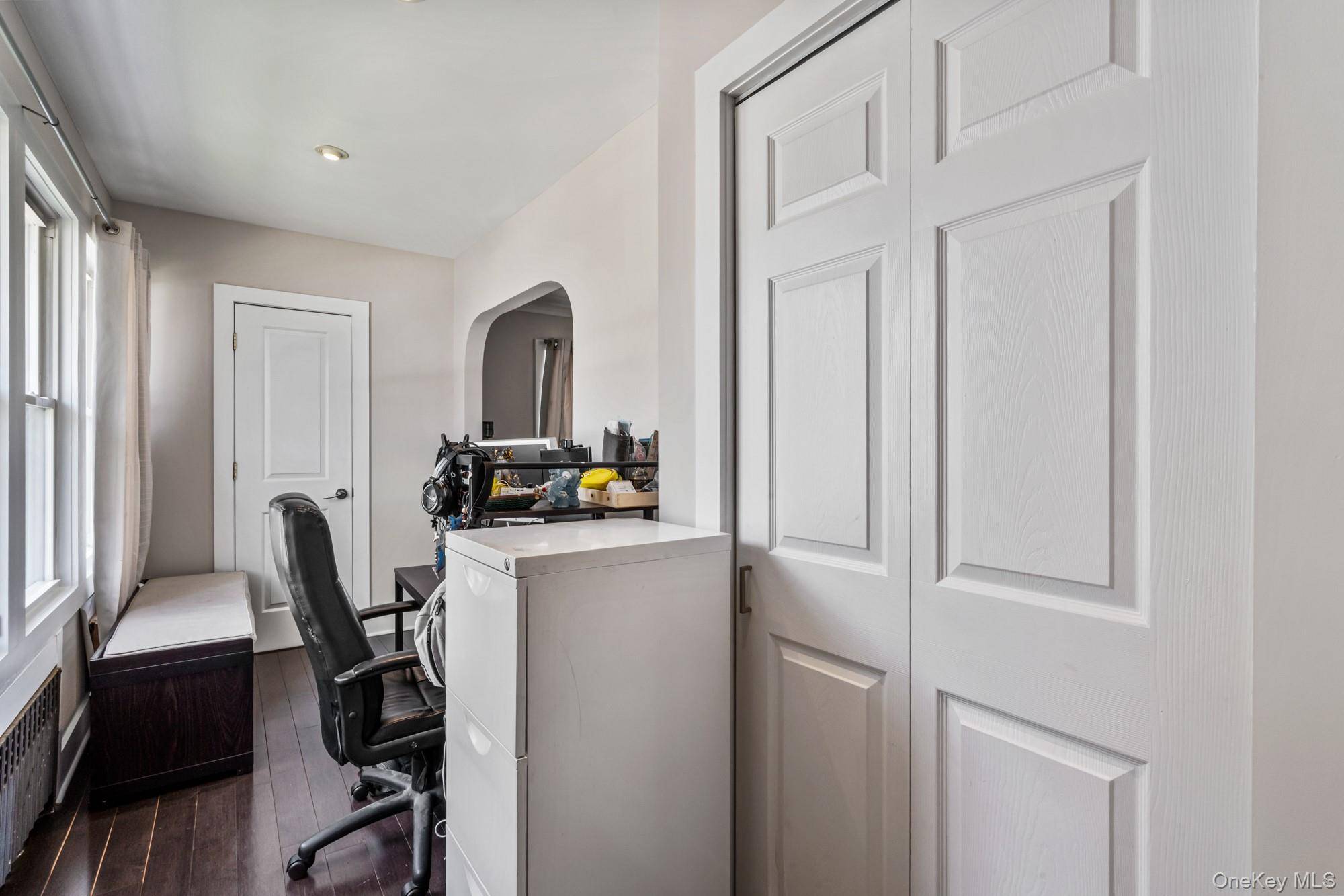 3 Bedroom Home for Sale in Williston Park - New York - USA - 7