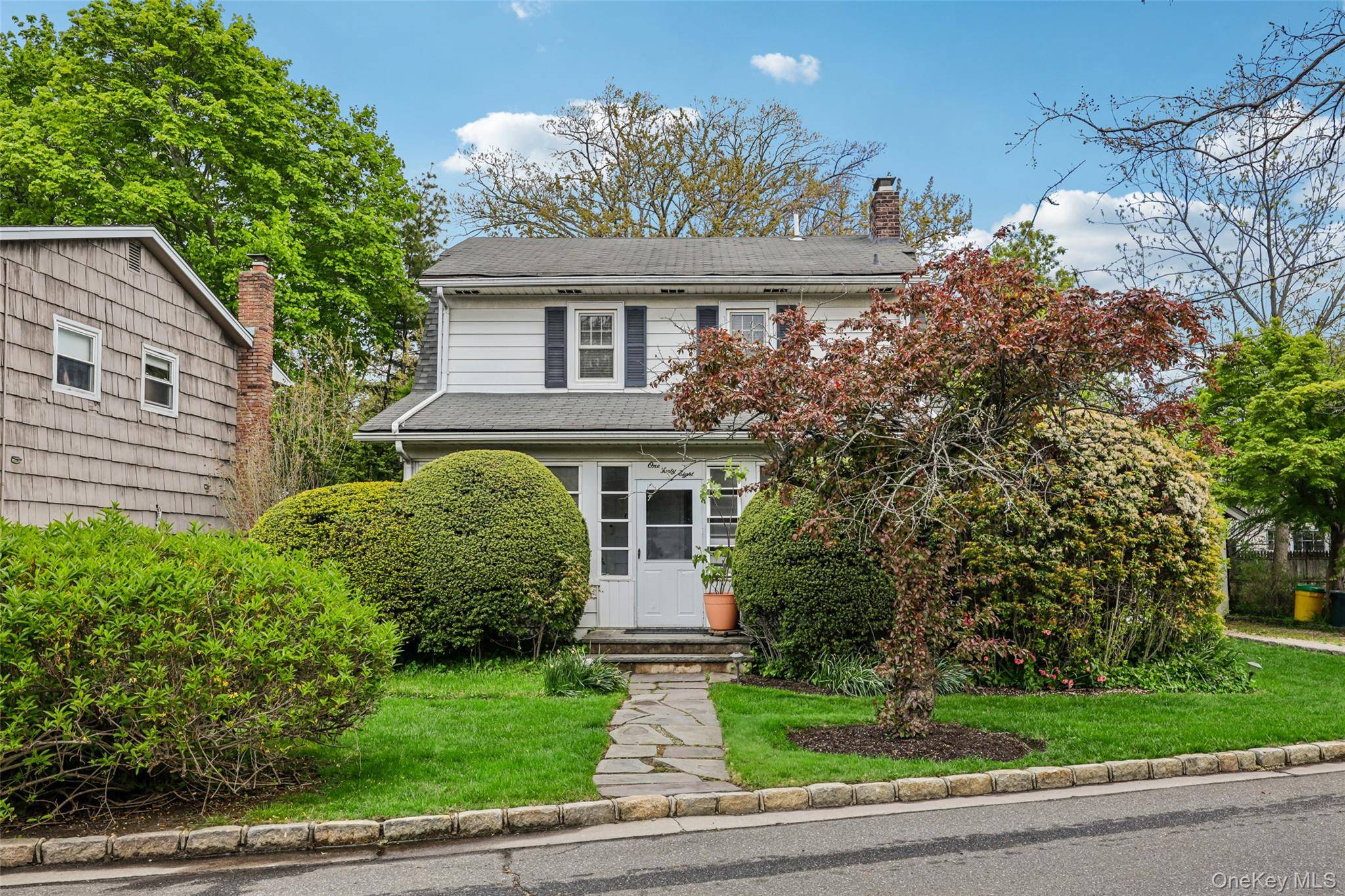 3 Bedroom Home for Sale in Woodmere - New York - USA - 1